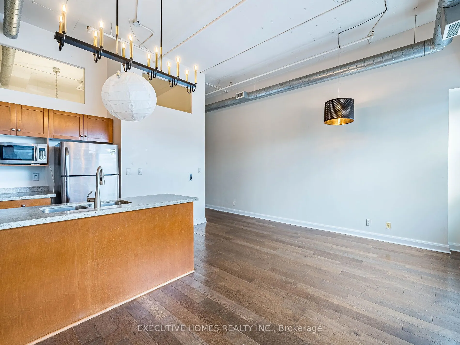 700 King Street W, #1004