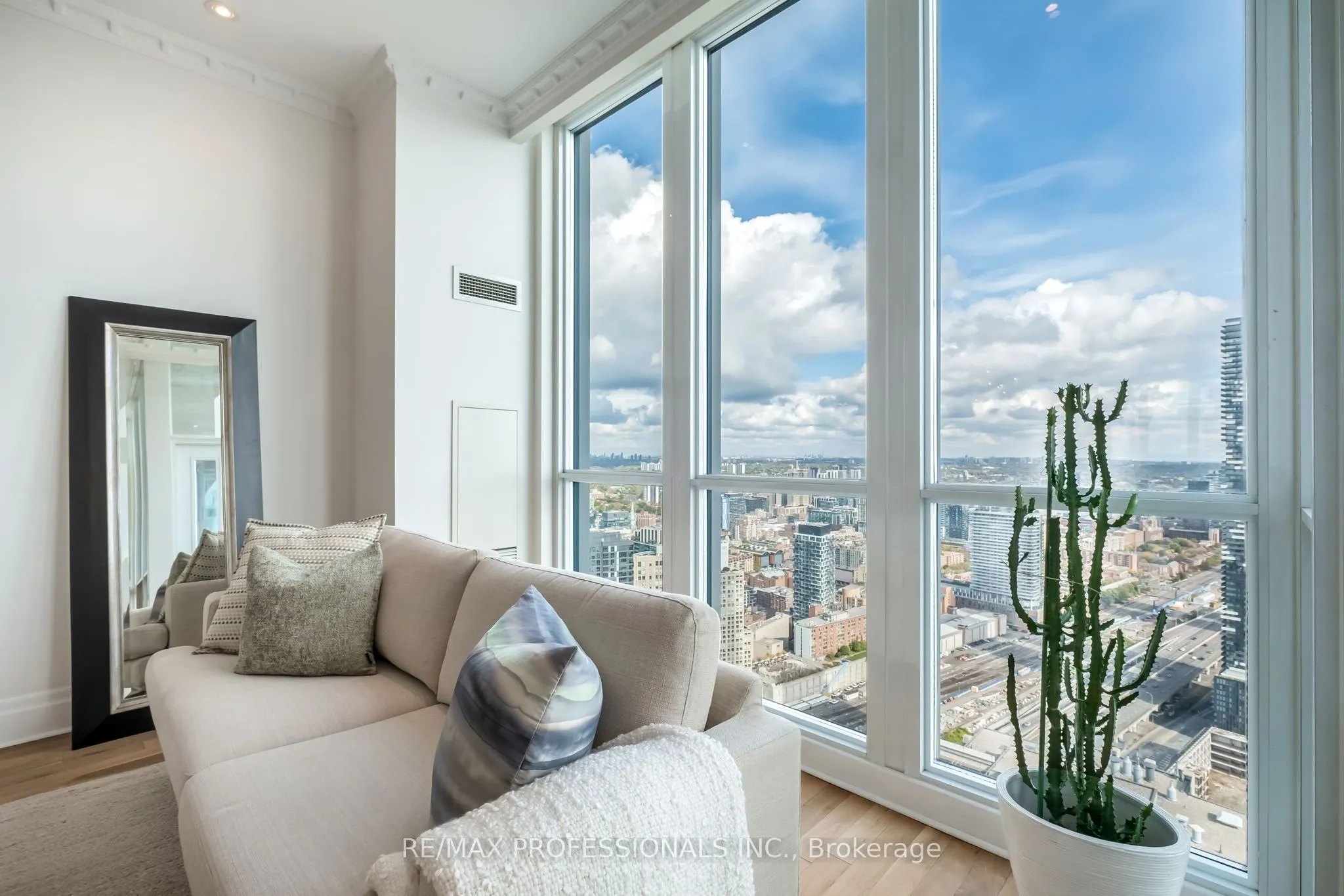 16 Harbour Street, #5304