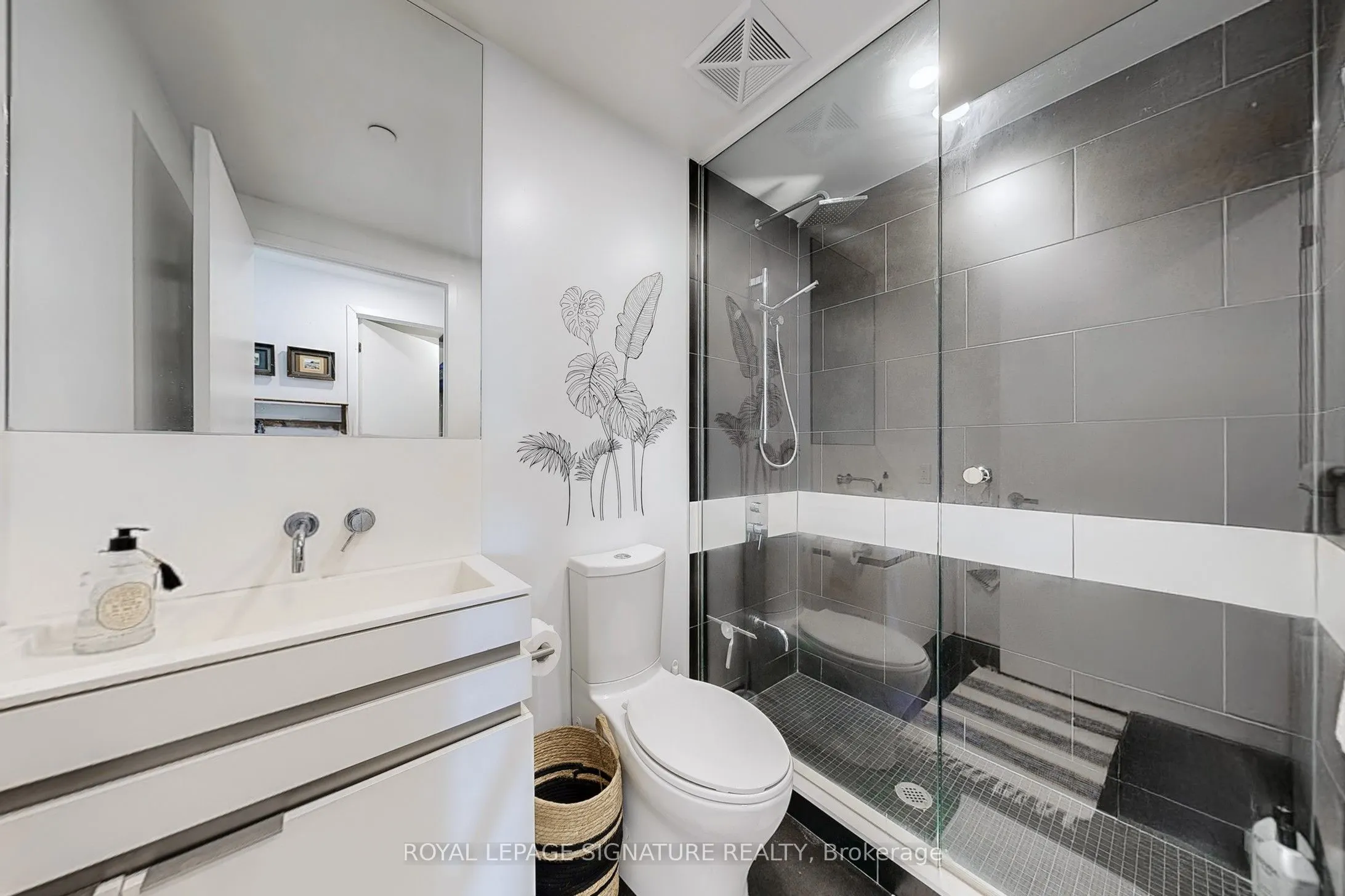 197 Yonge Street, #5811