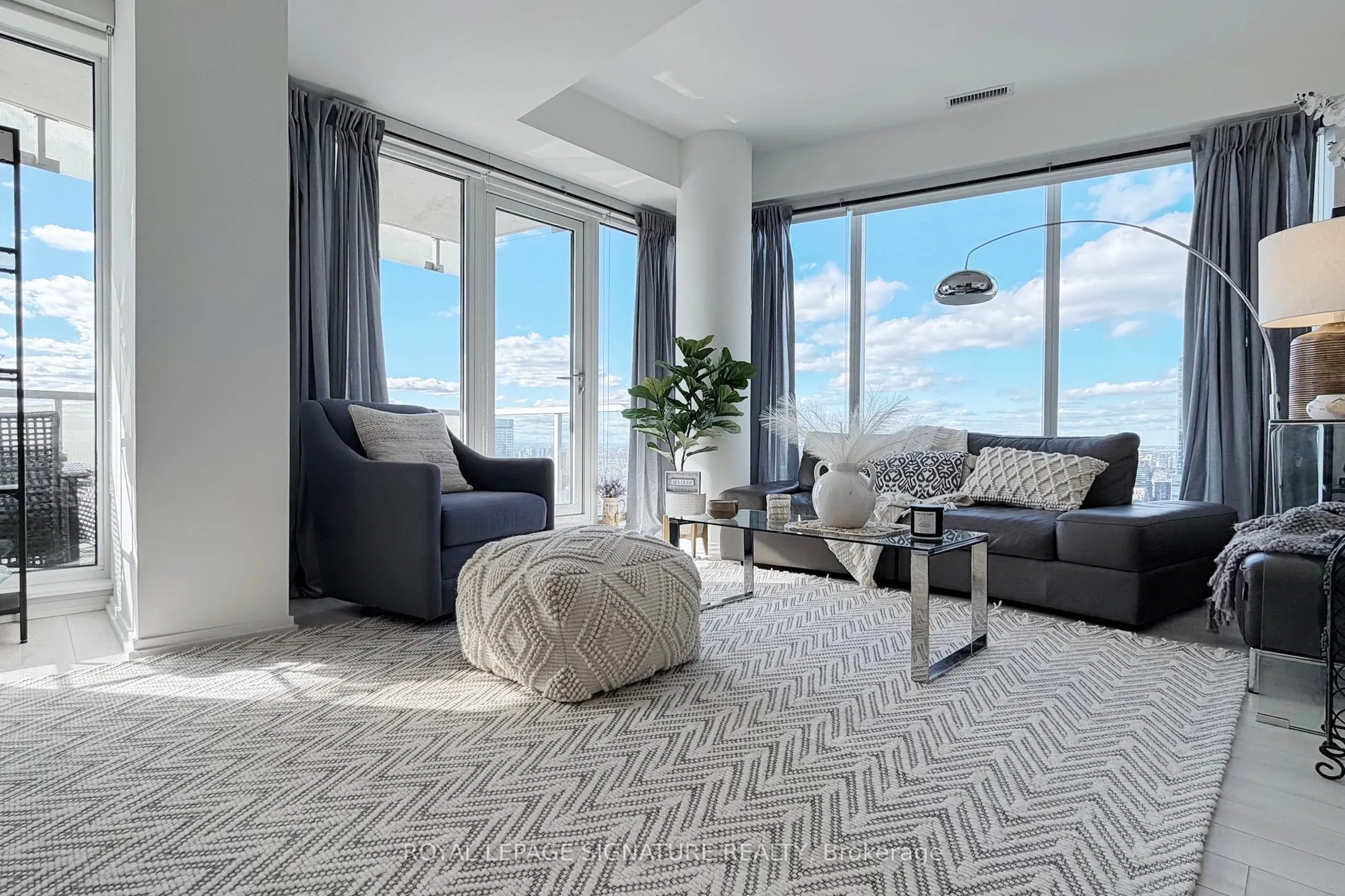 197 Yonge Street, #5811