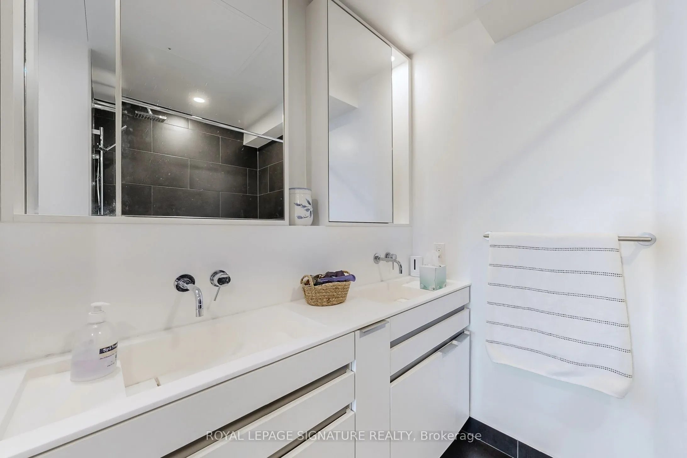 197 Yonge Street, #5811