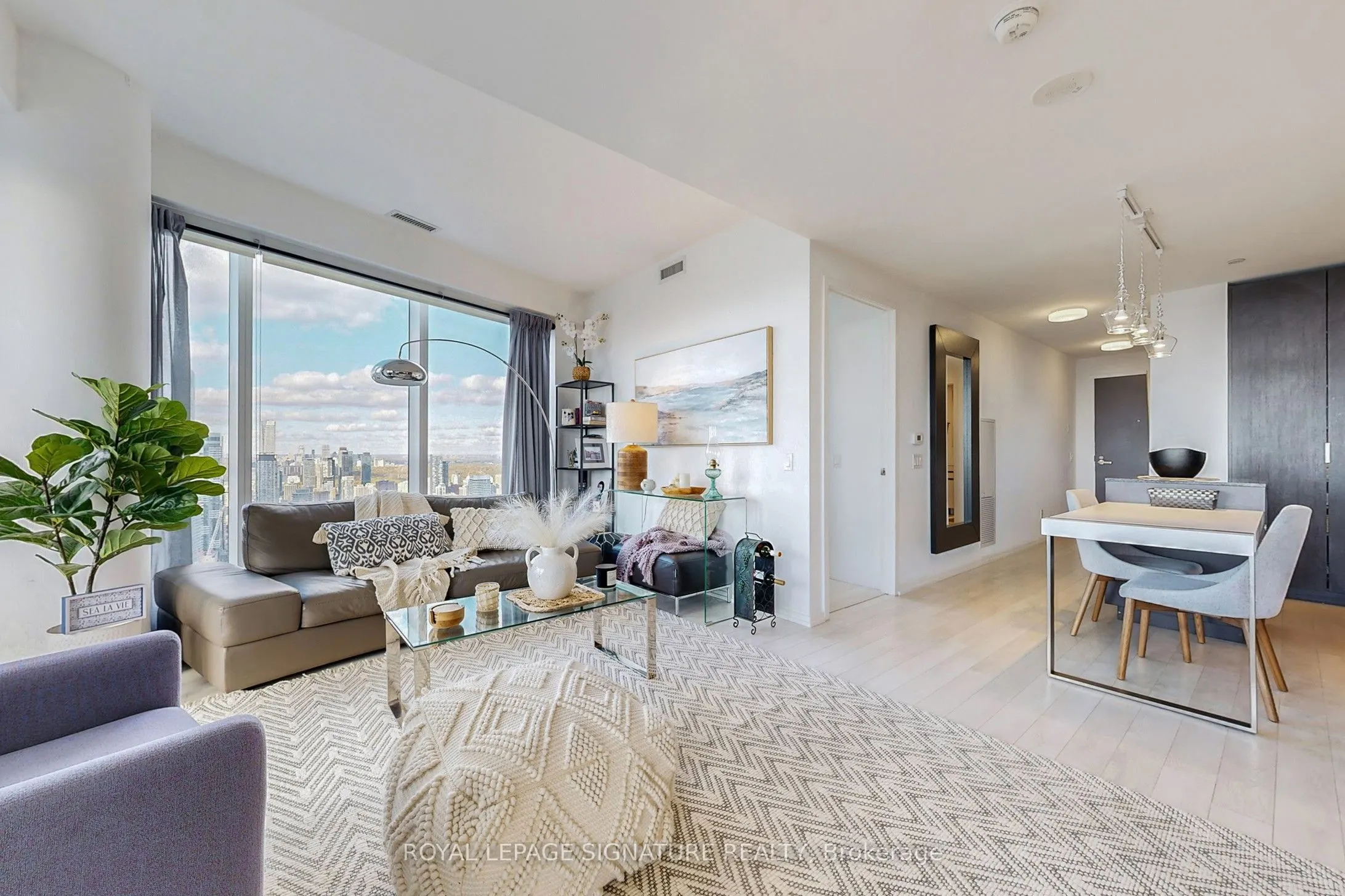 197 Yonge Street, #5811