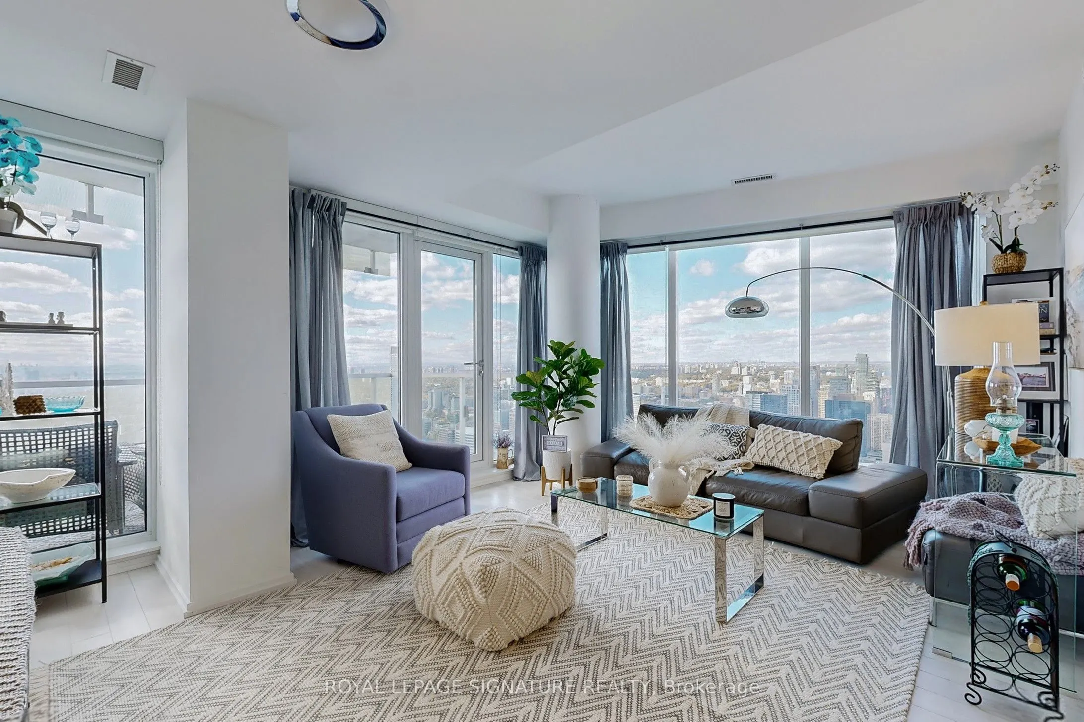 197 Yonge Street, #5811