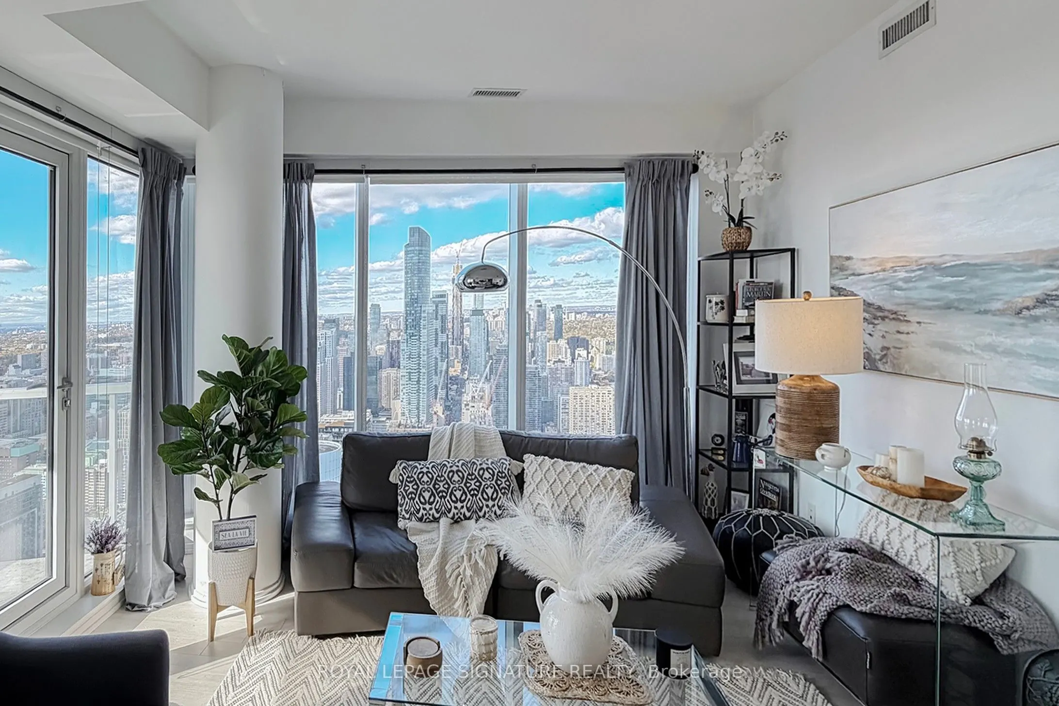 197 Yonge Street, #5811