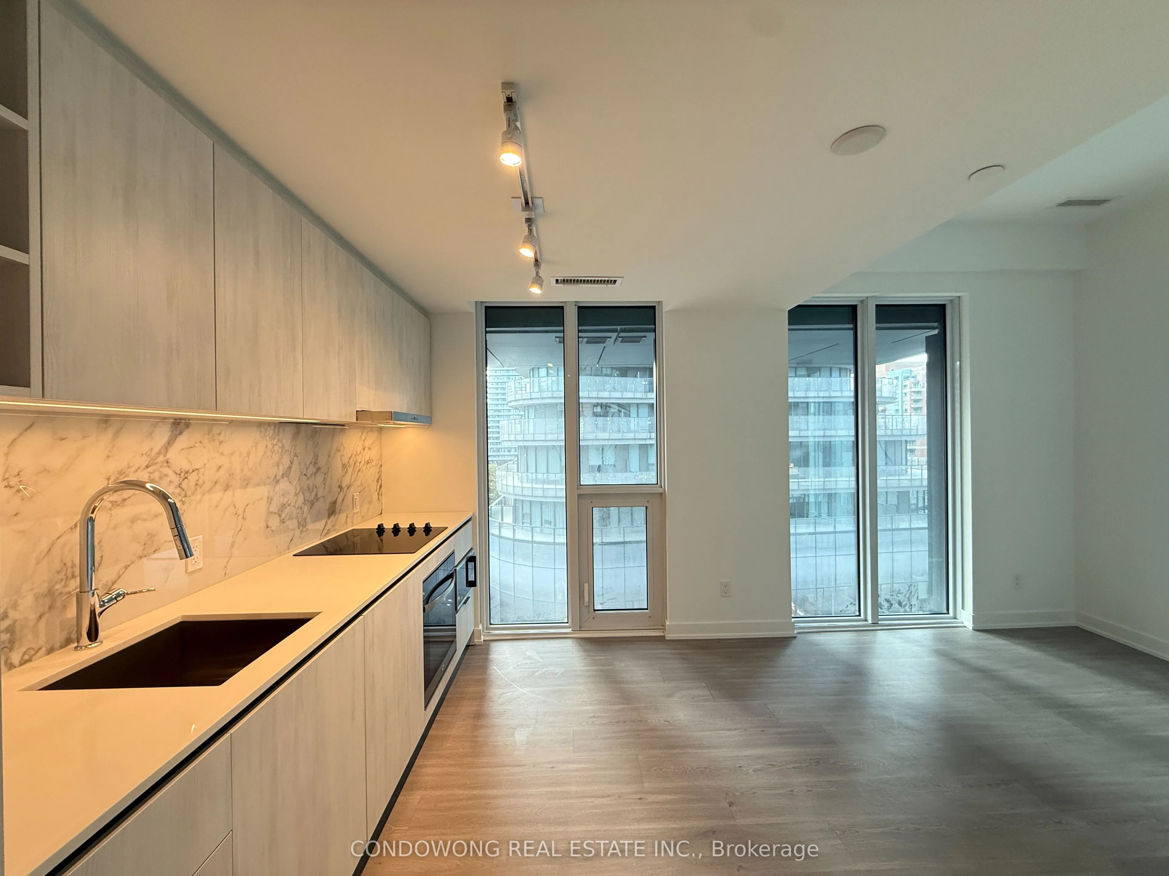 8 Wellesley Street W, #809