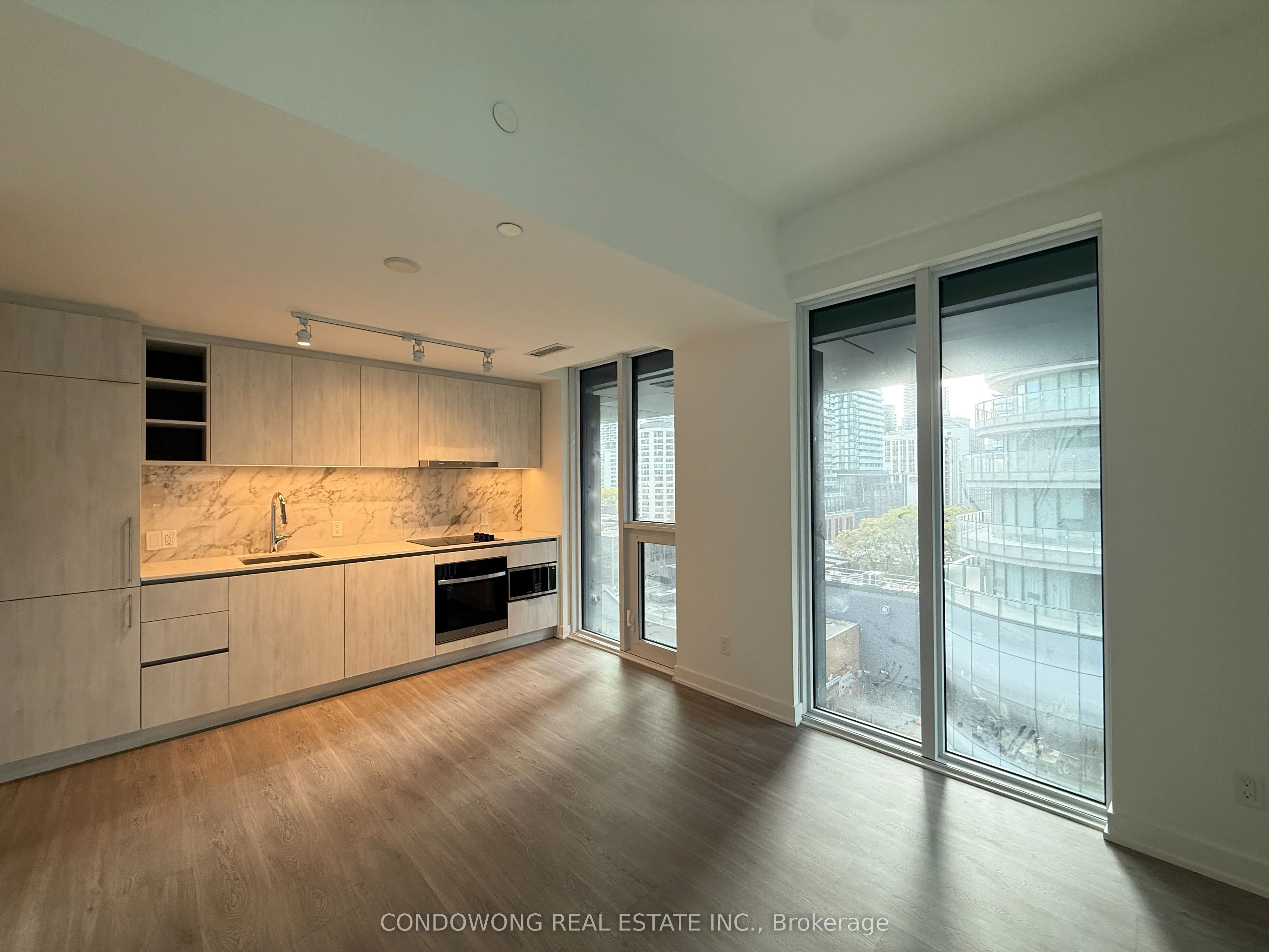 8 Wellesley Street W, #809