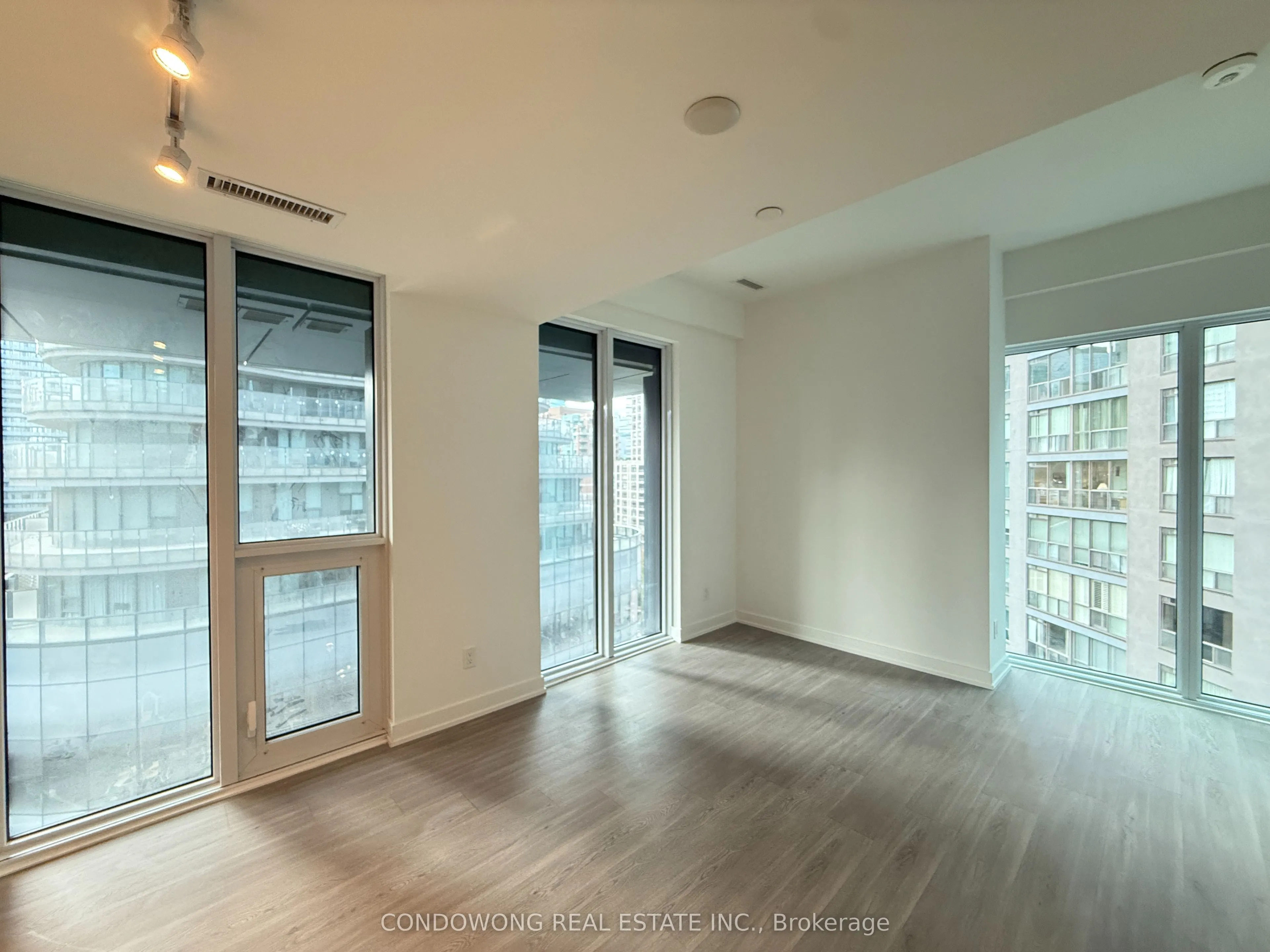 8 Wellesley Street W, #809