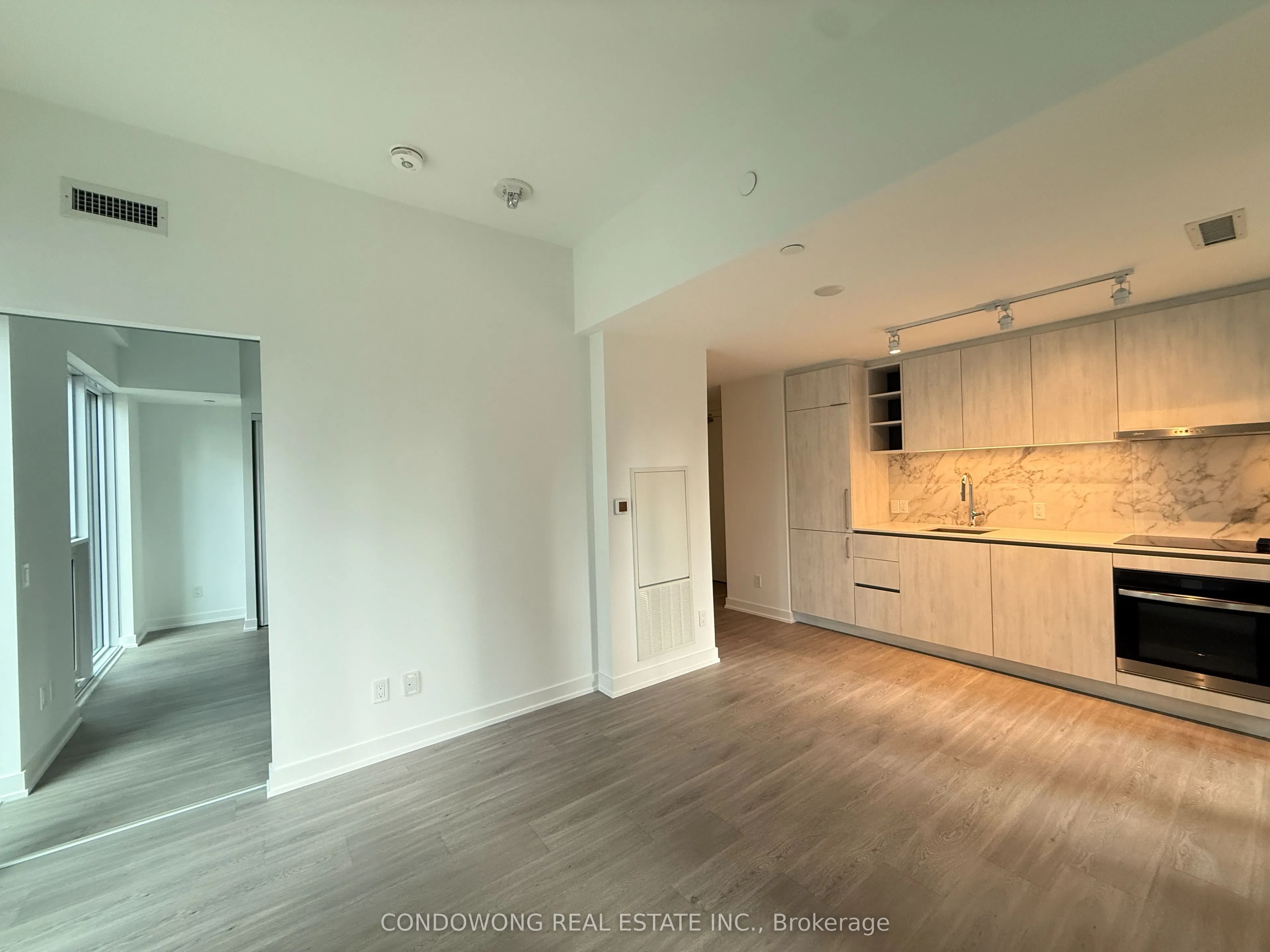 8 Wellesley Street W, #809