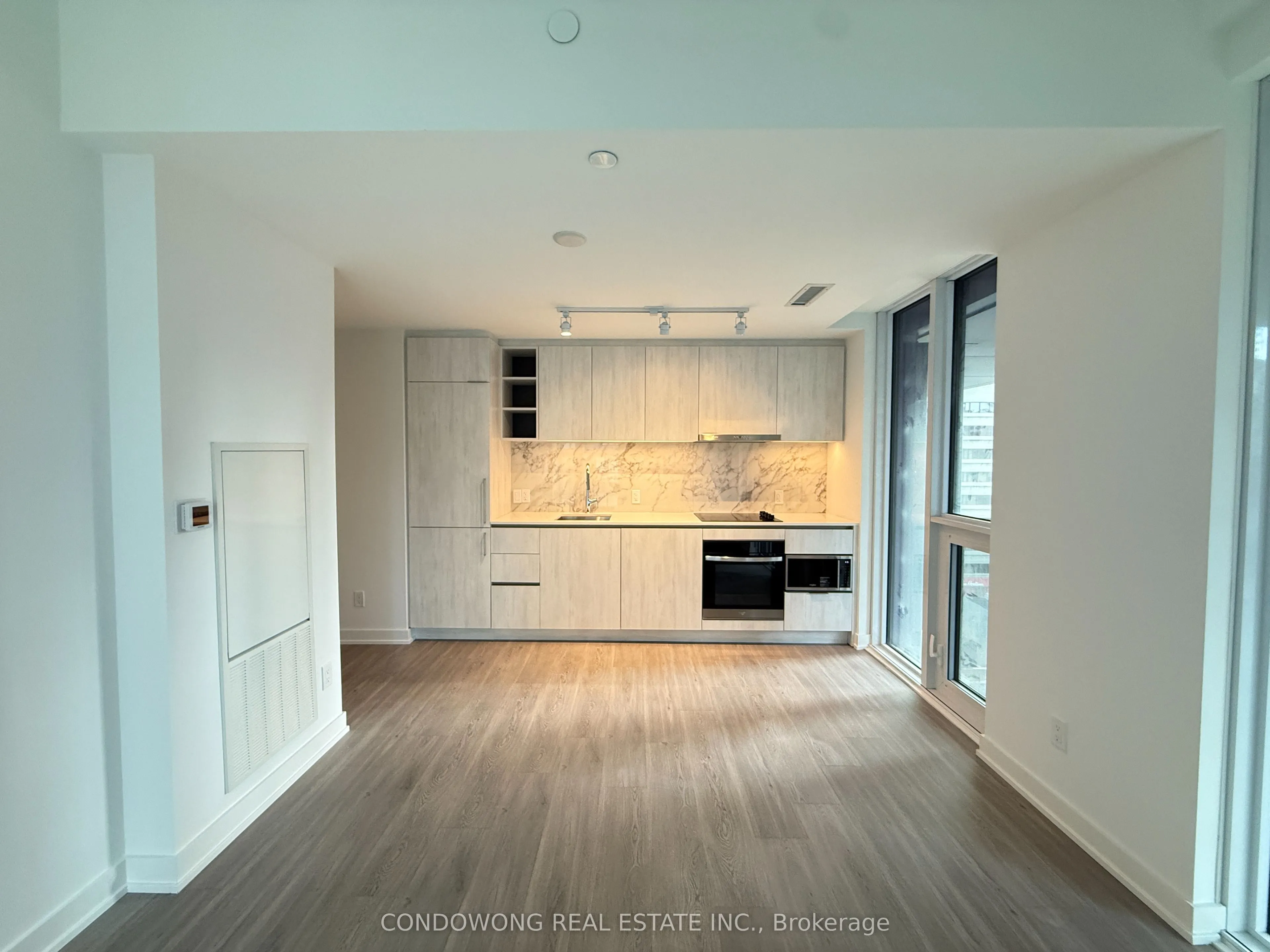 8 Wellesley Street W, #809