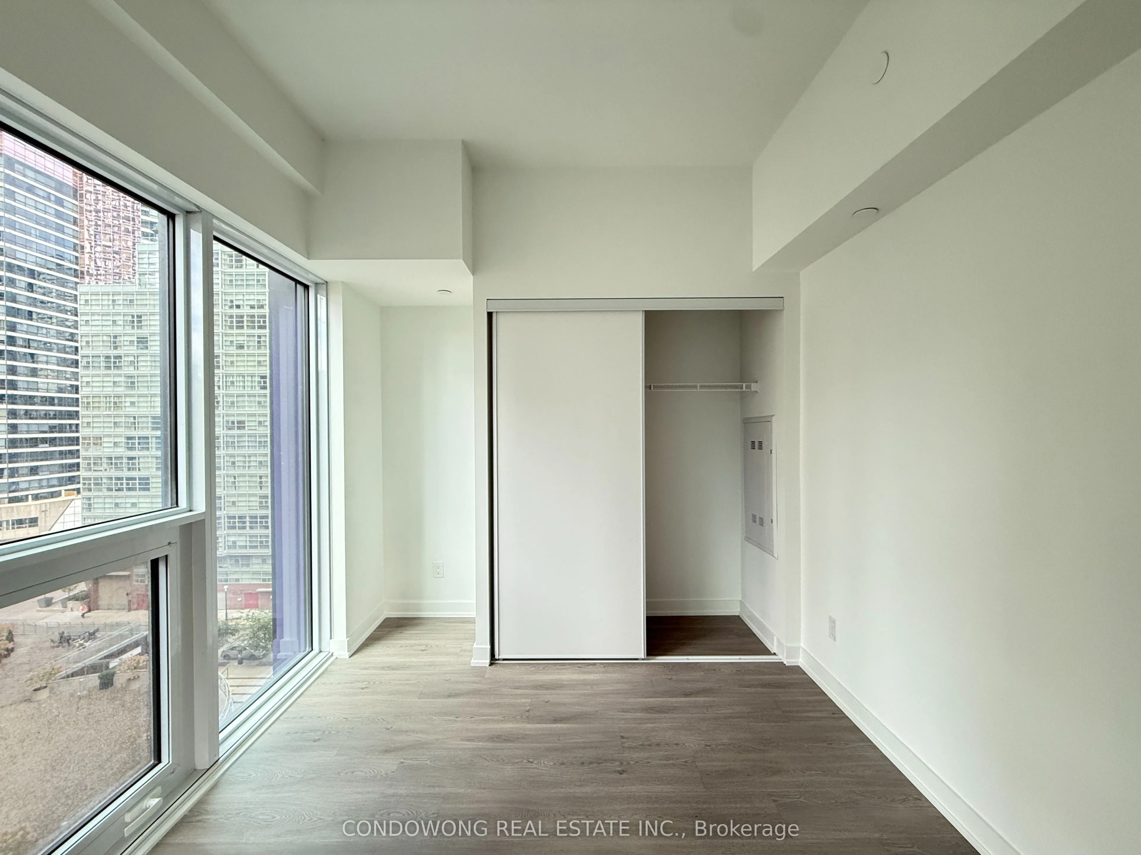 8 Wellesley Street W, #809