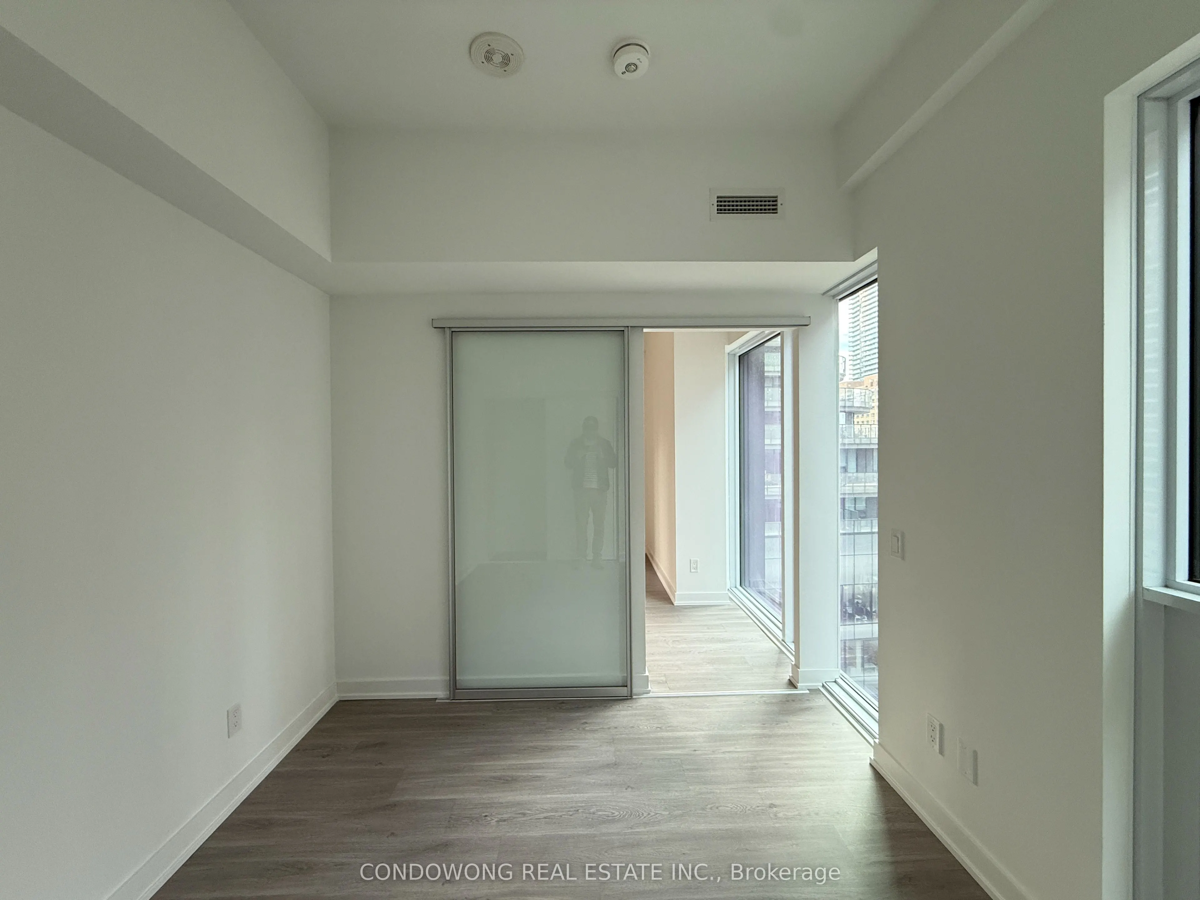 8 Wellesley Street W, #809