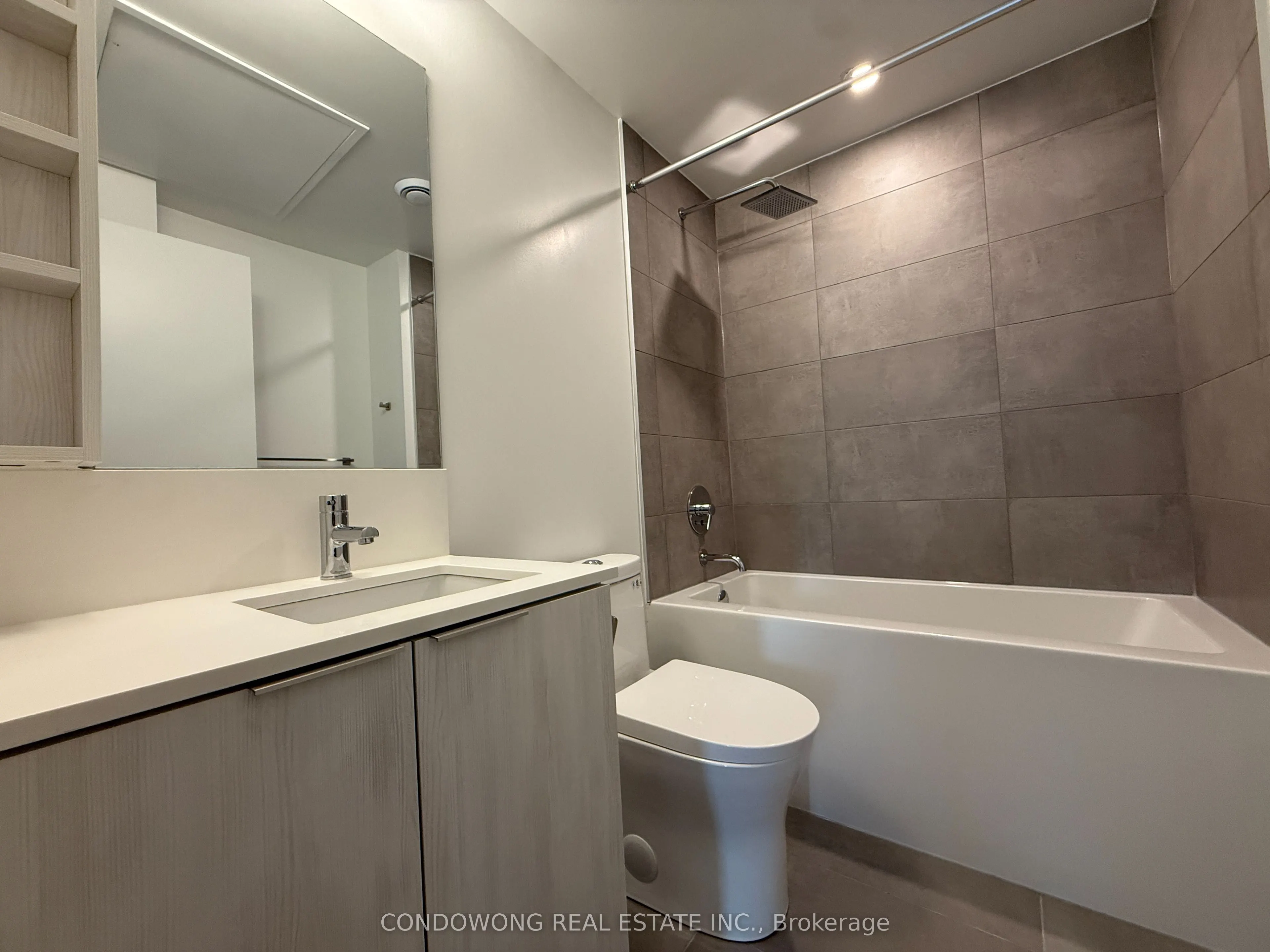 8 Wellesley Street W, #809