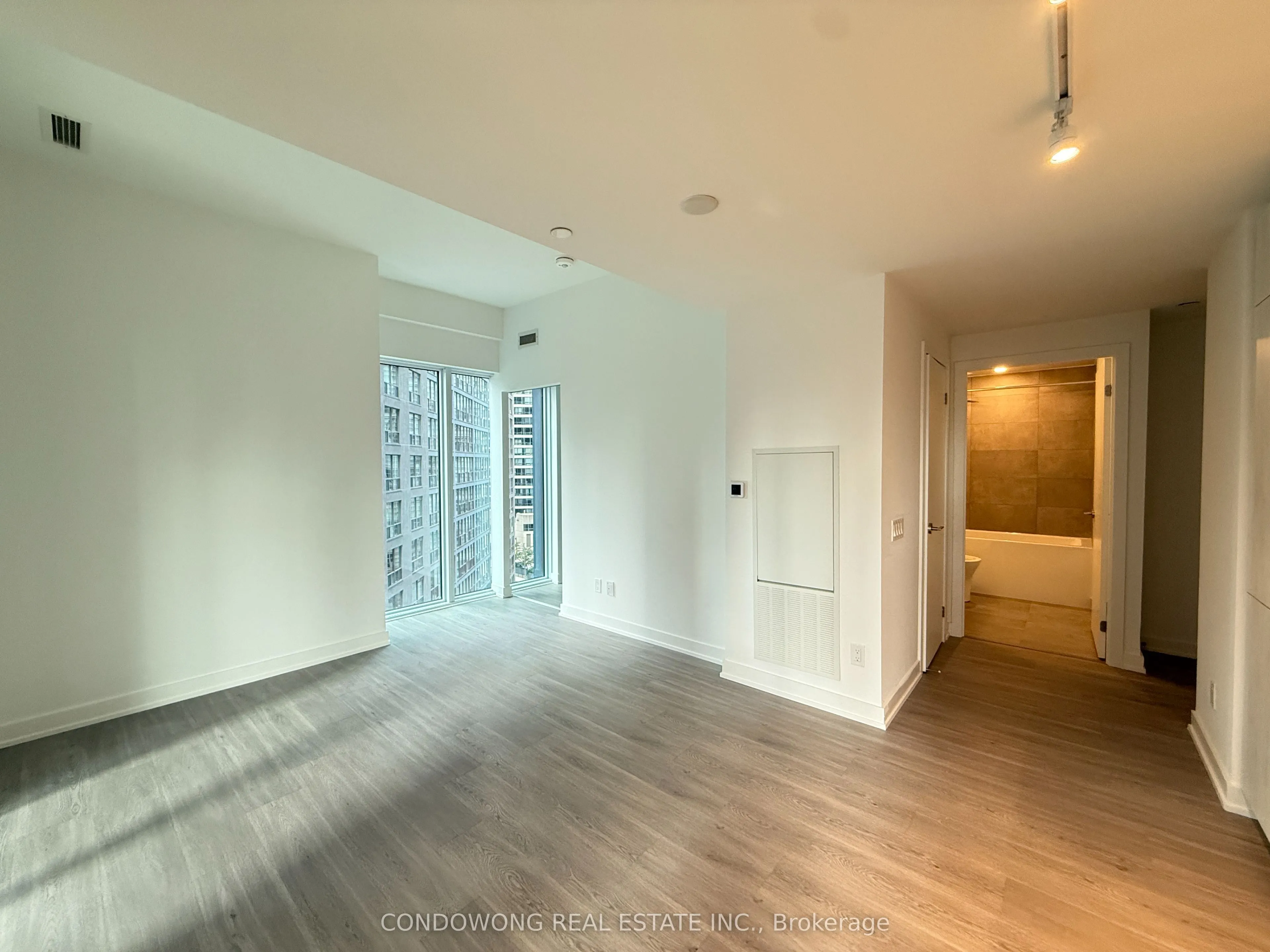 8 Wellesley Street W, #809