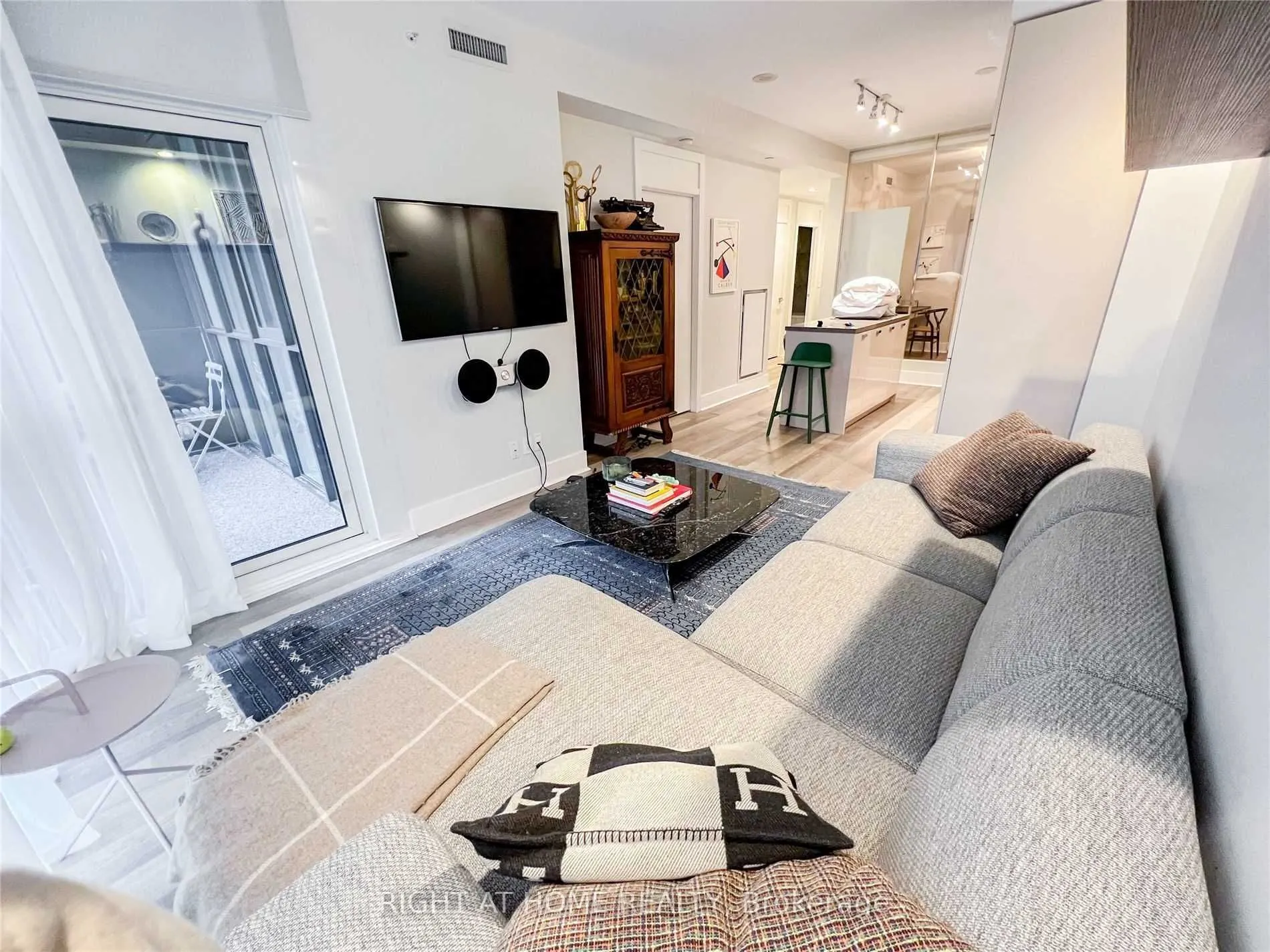 32 Davenport Road, #1106