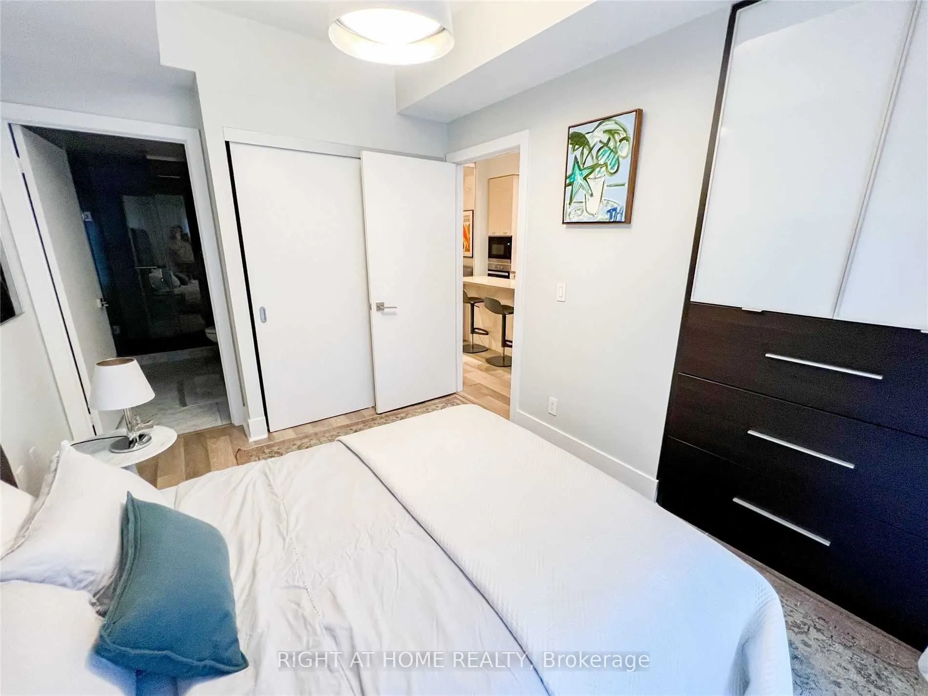 32 Davenport Road, #1106