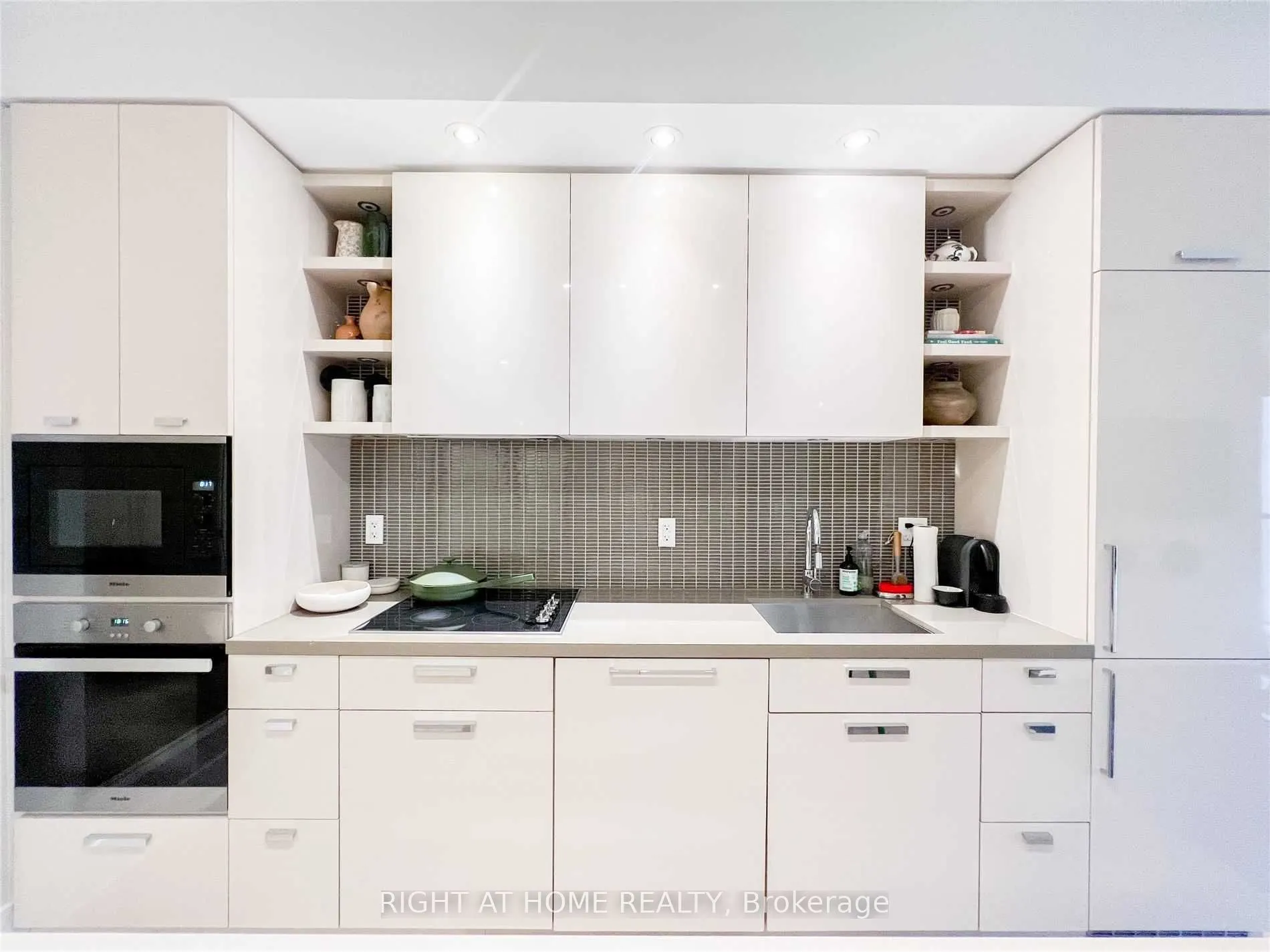 32 Davenport Road, #1106