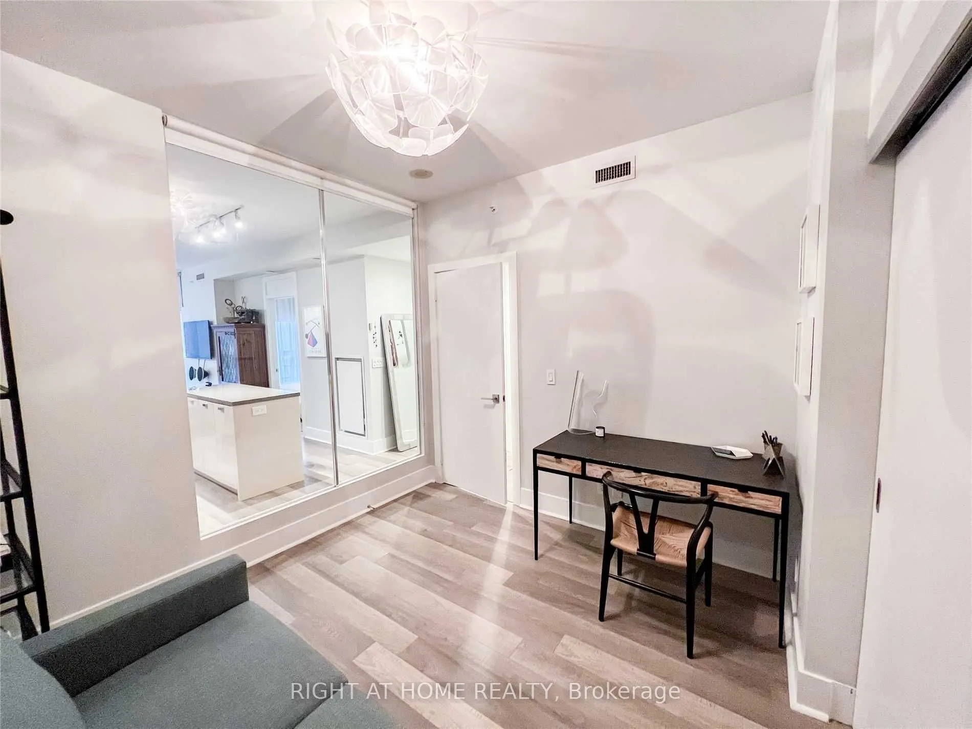 32 Davenport Road, #1106