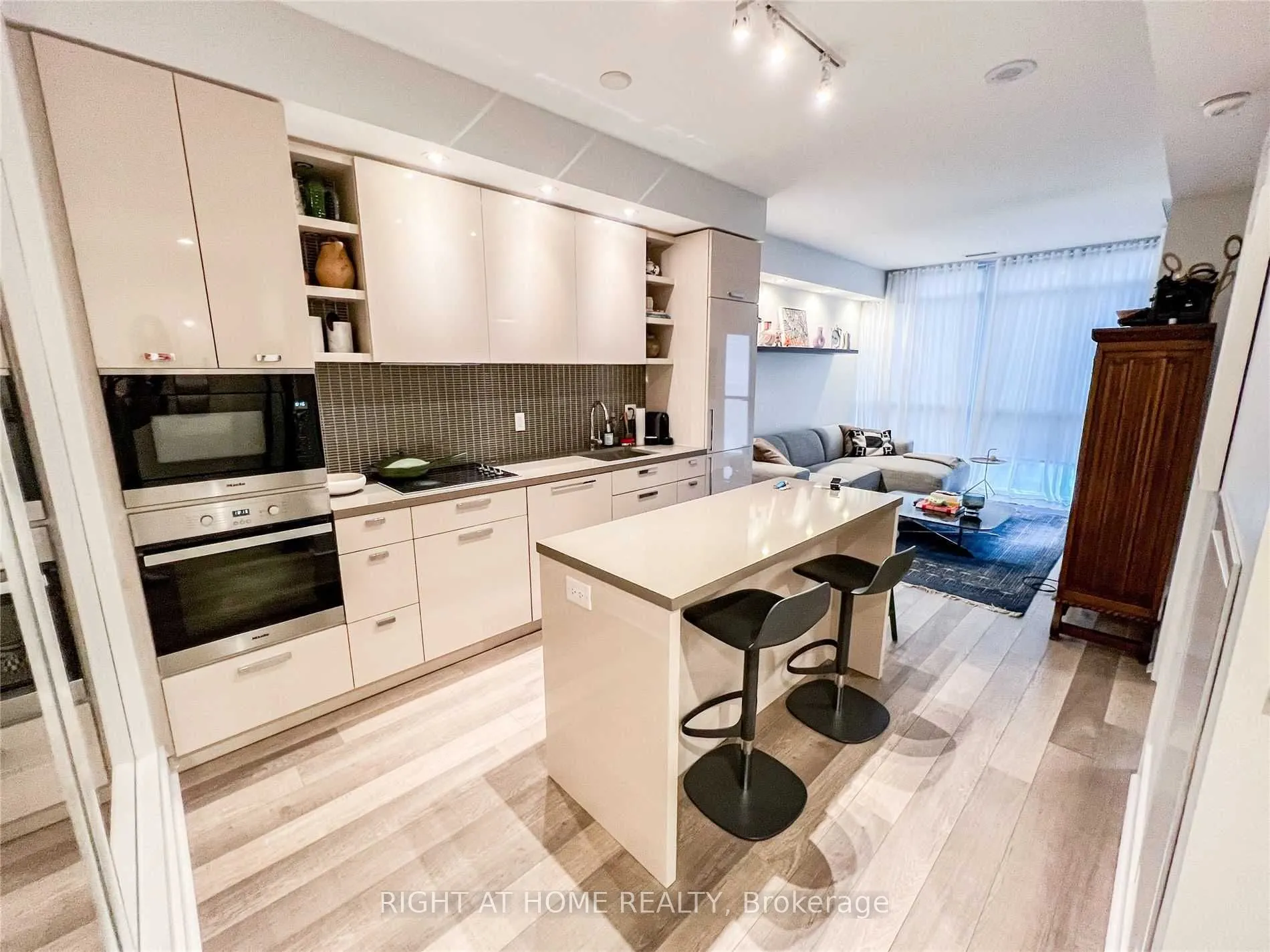 32 Davenport Road, #1106