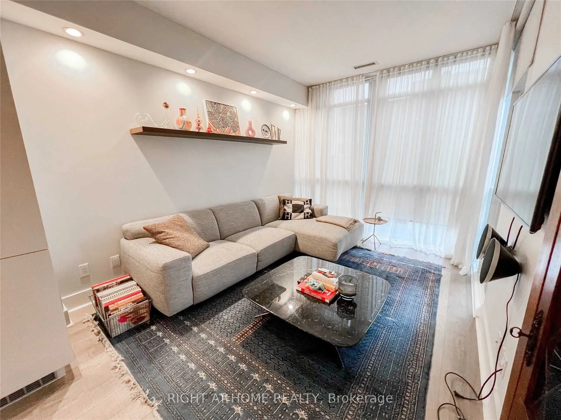 32 Davenport Road, #1106