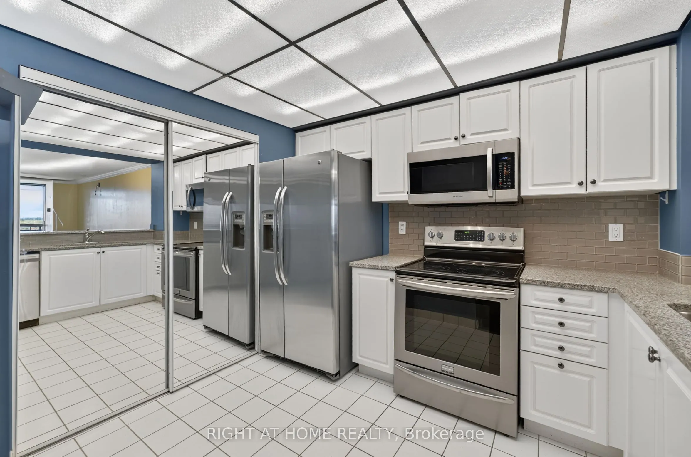 28 HOLLYWOOD Avenue, #1205