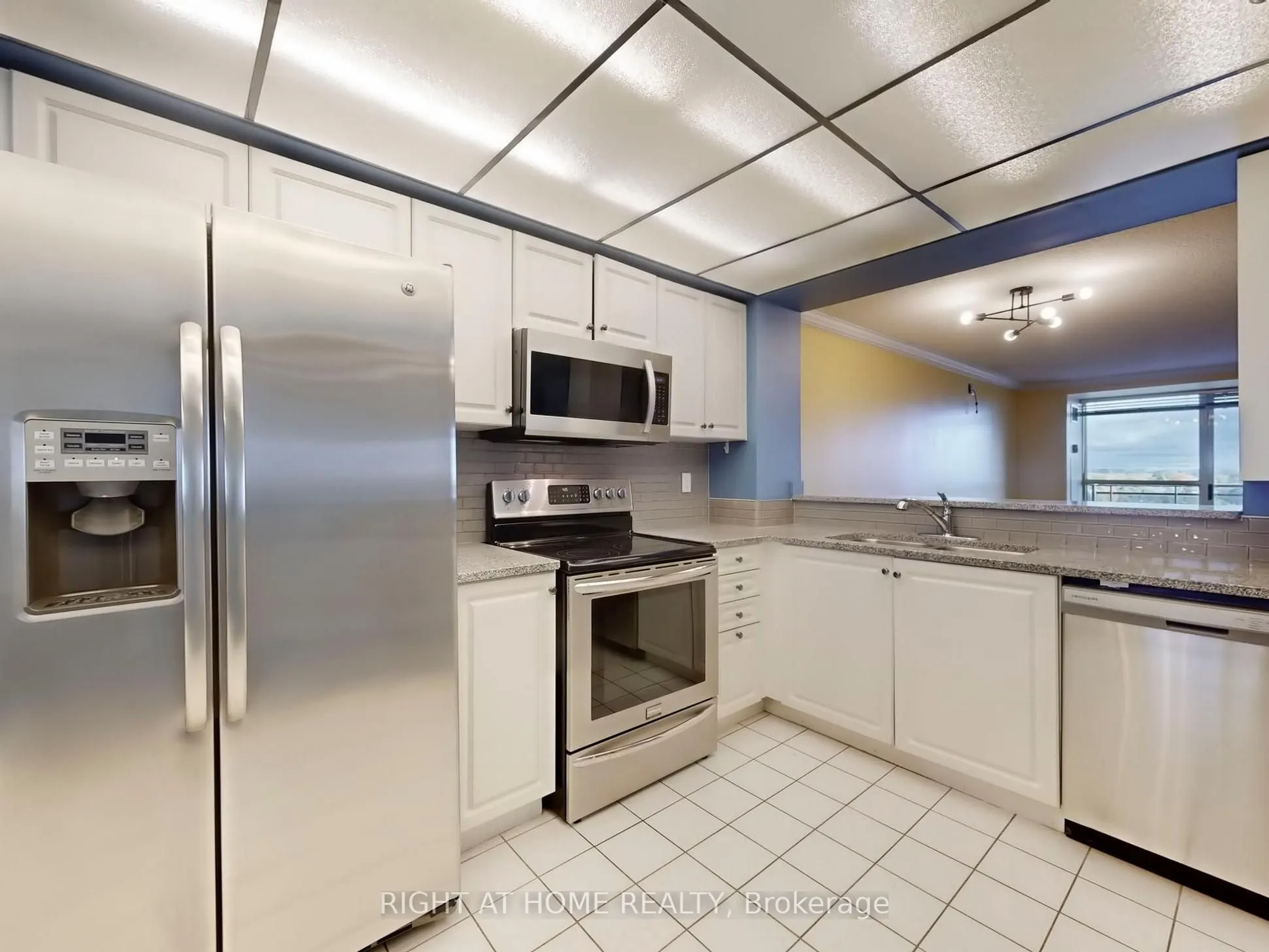 28 HOLLYWOOD Avenue, #1205