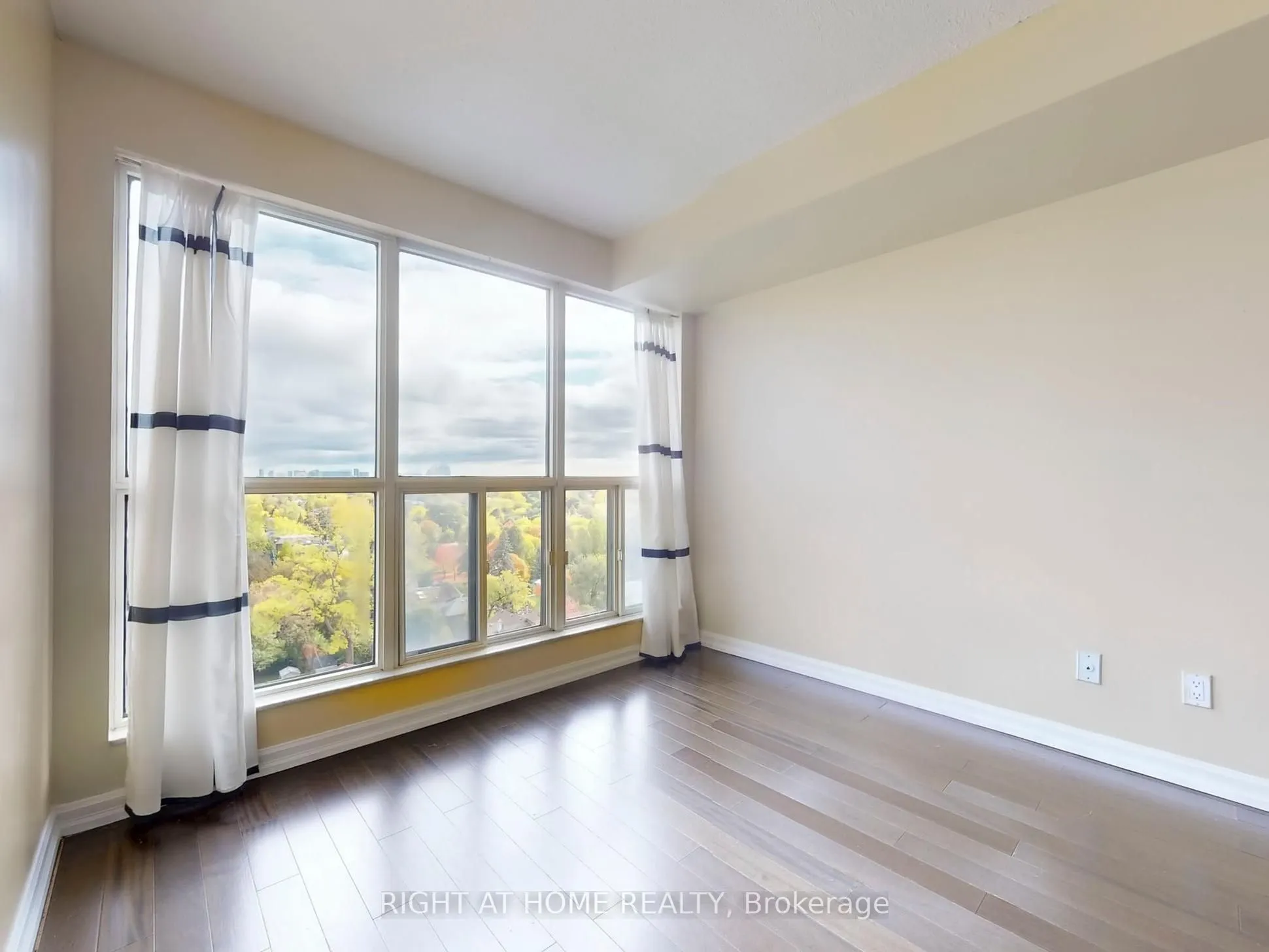 28 HOLLYWOOD Avenue, #1205