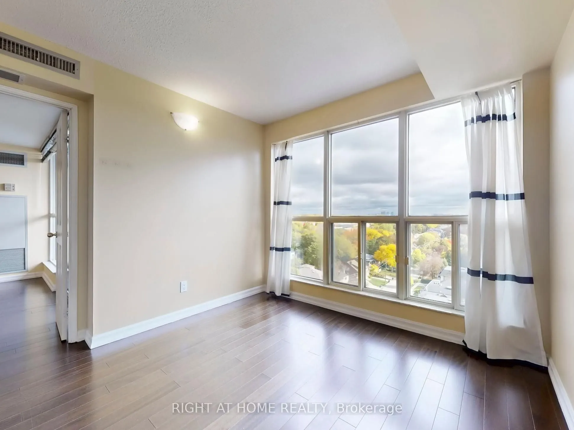 28 HOLLYWOOD Avenue, #1205