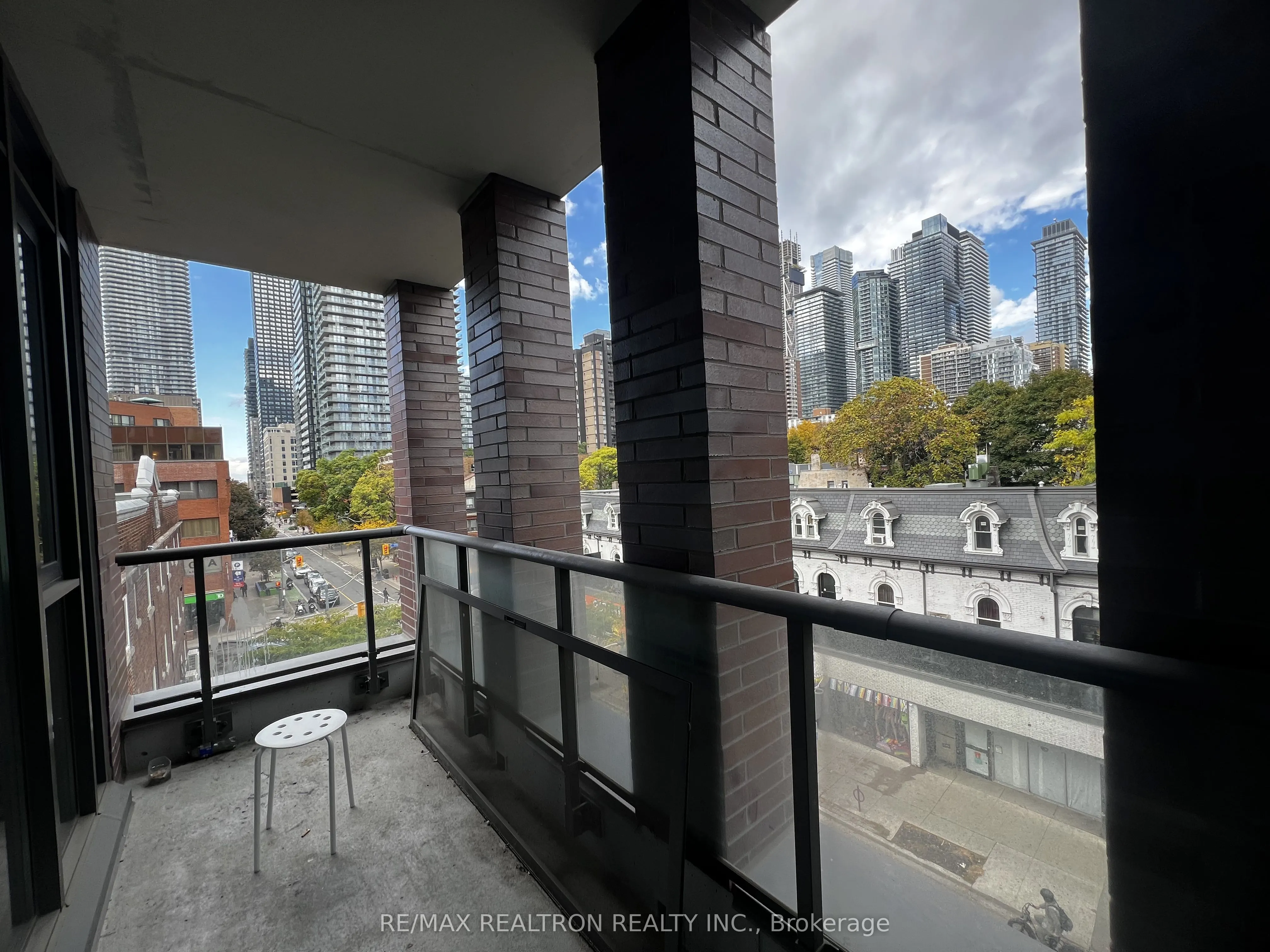 81 Wellesley Street E, #405