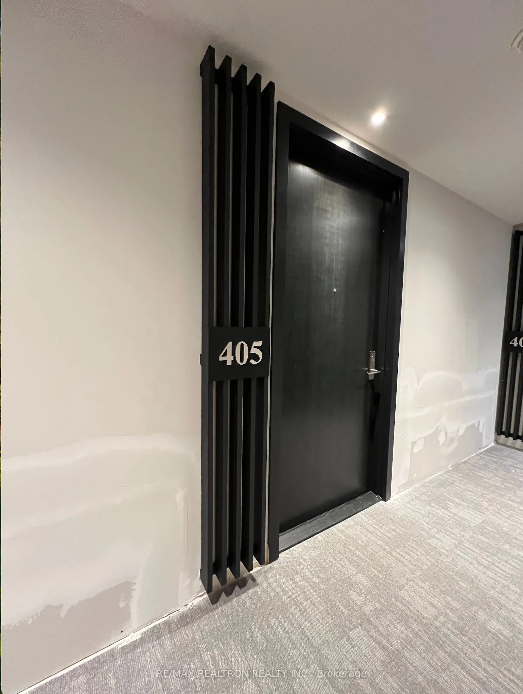 81 Wellesley Street E, #405