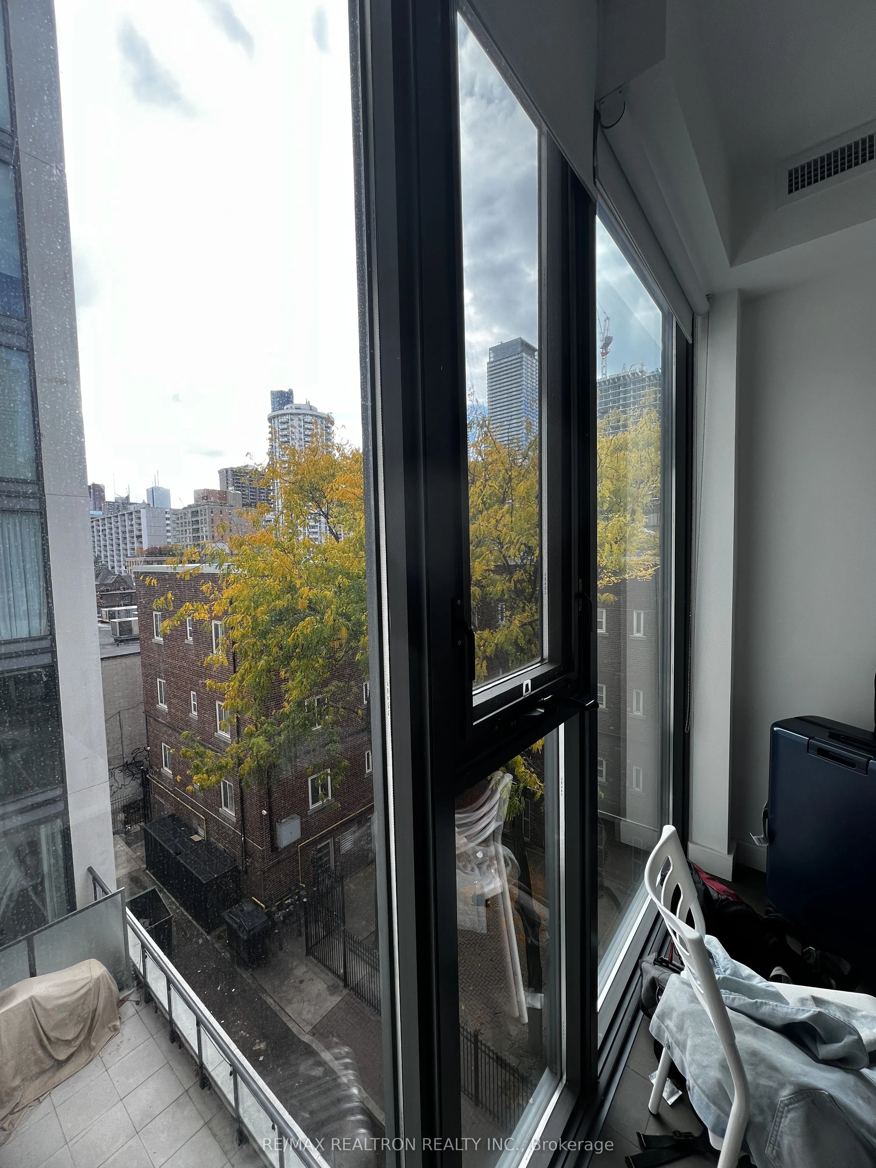 81 Wellesley Street E, #405