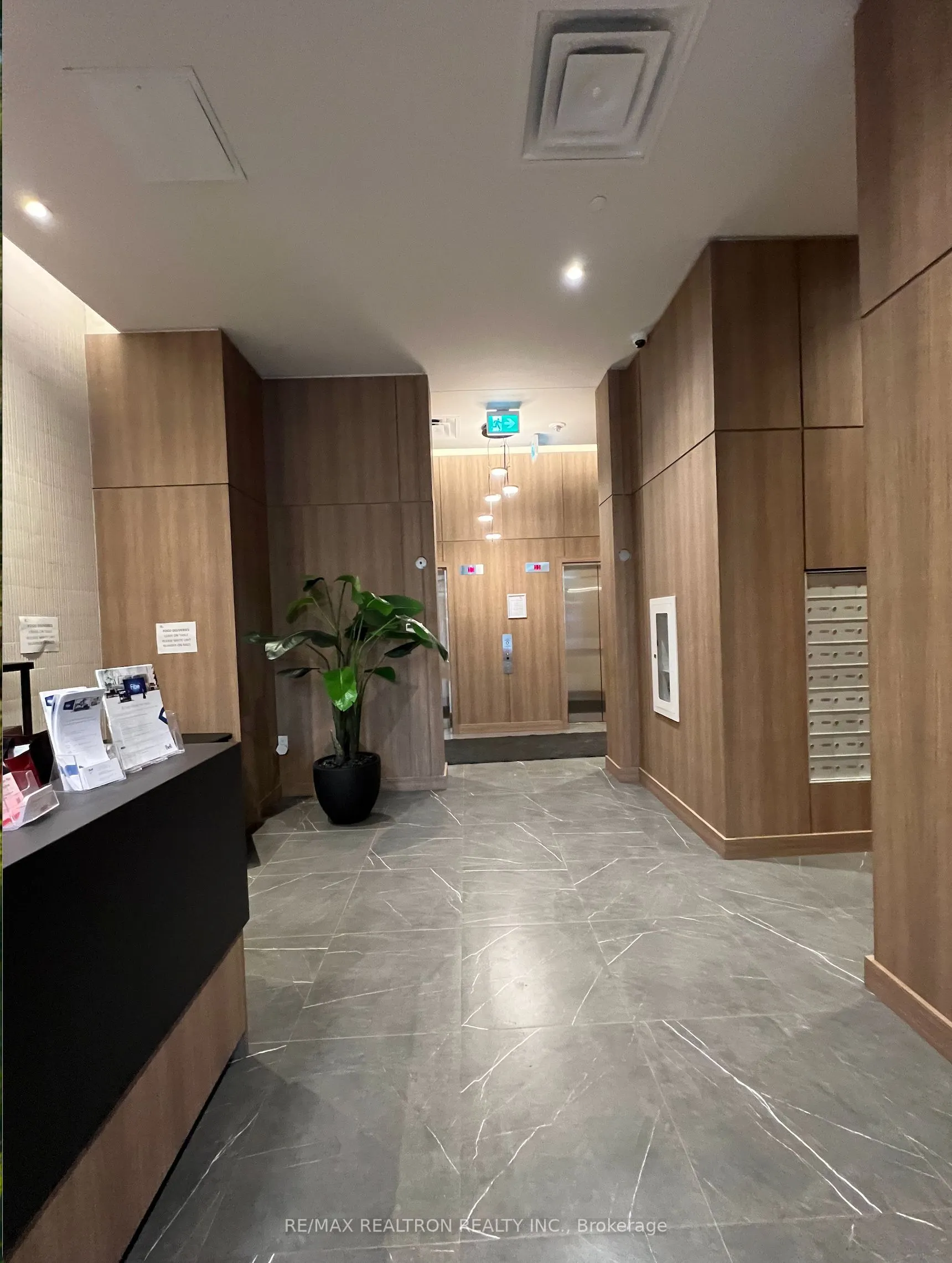 81 Wellesley Street E, #405