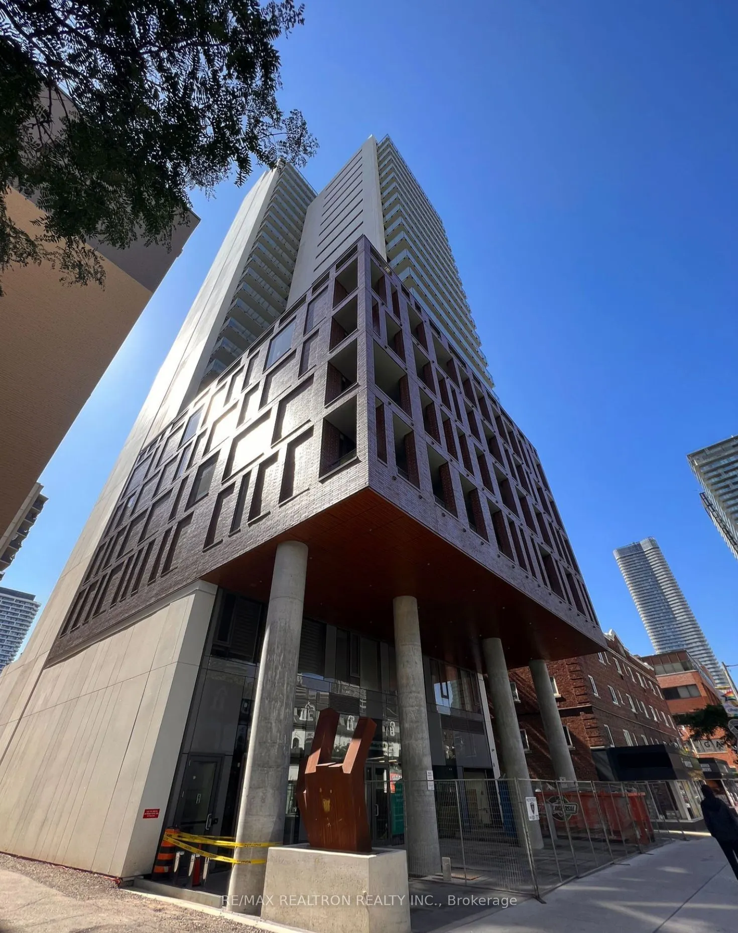 81 Wellesley Street E, #405