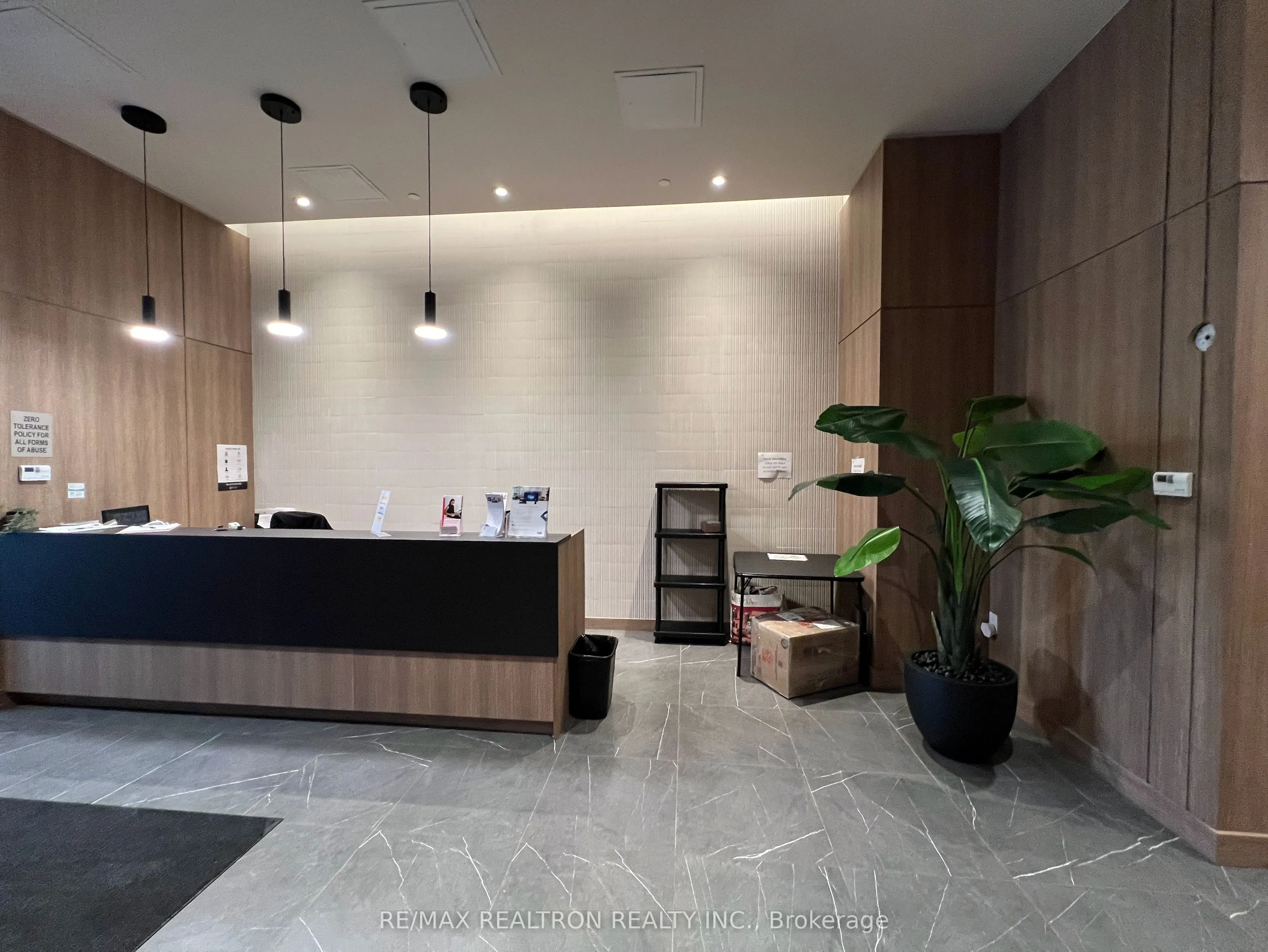 81 Wellesley Street E, #405