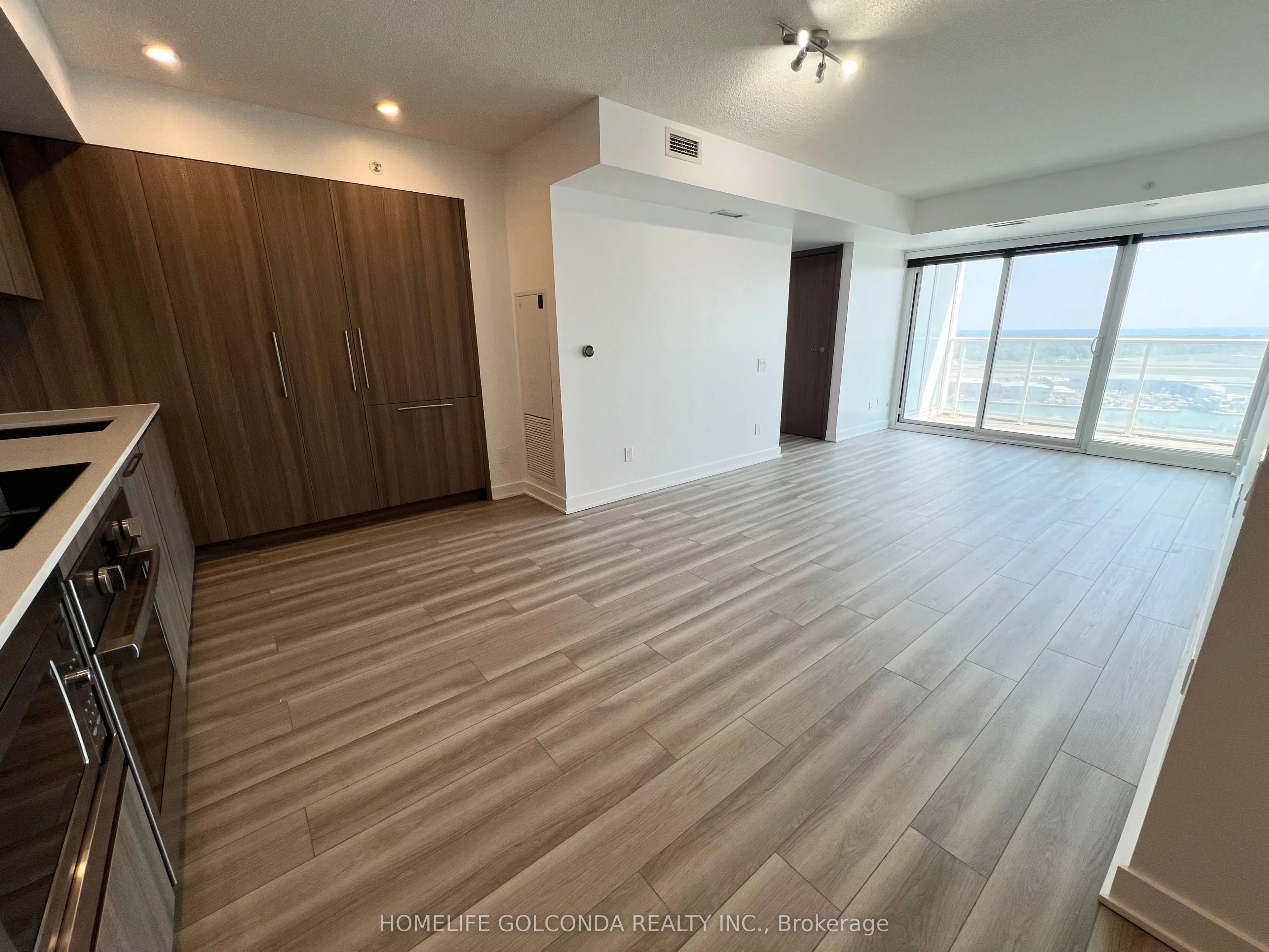 17 Bathurst Street, #2515