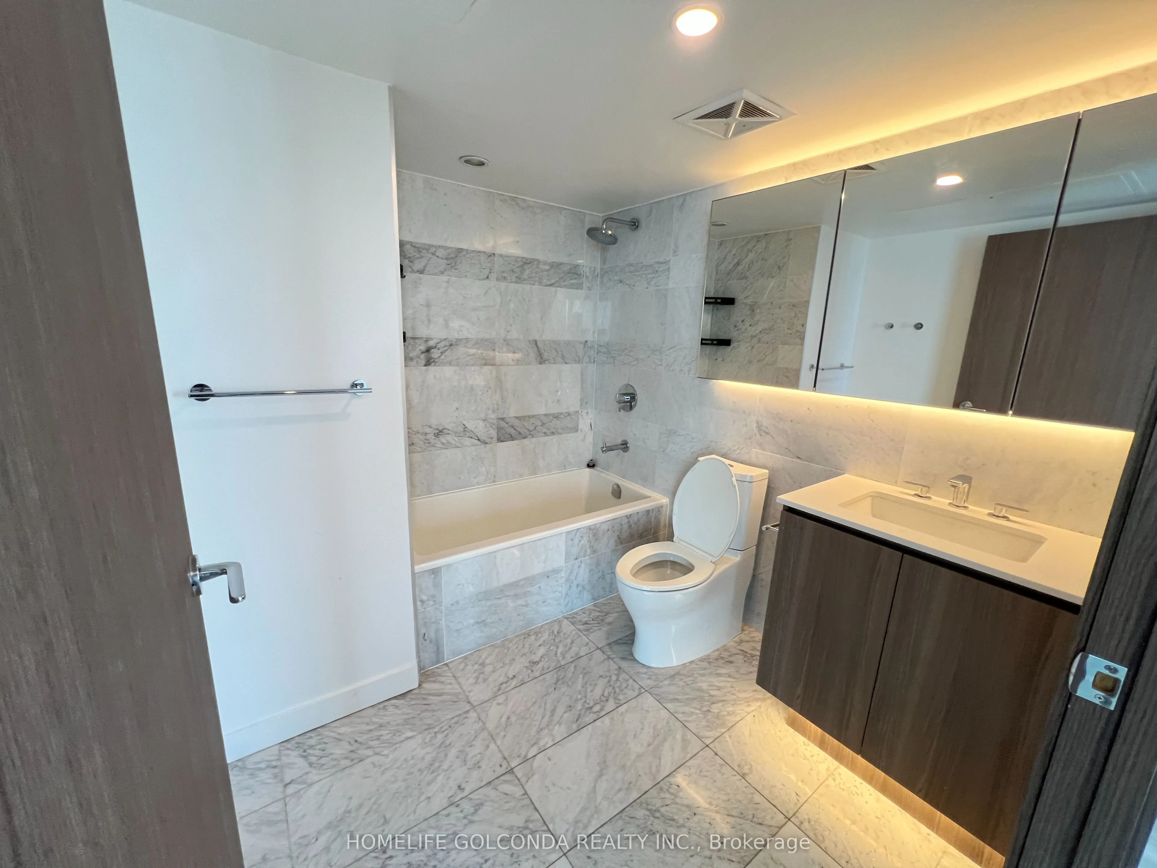 17 Bathurst Street, #2515