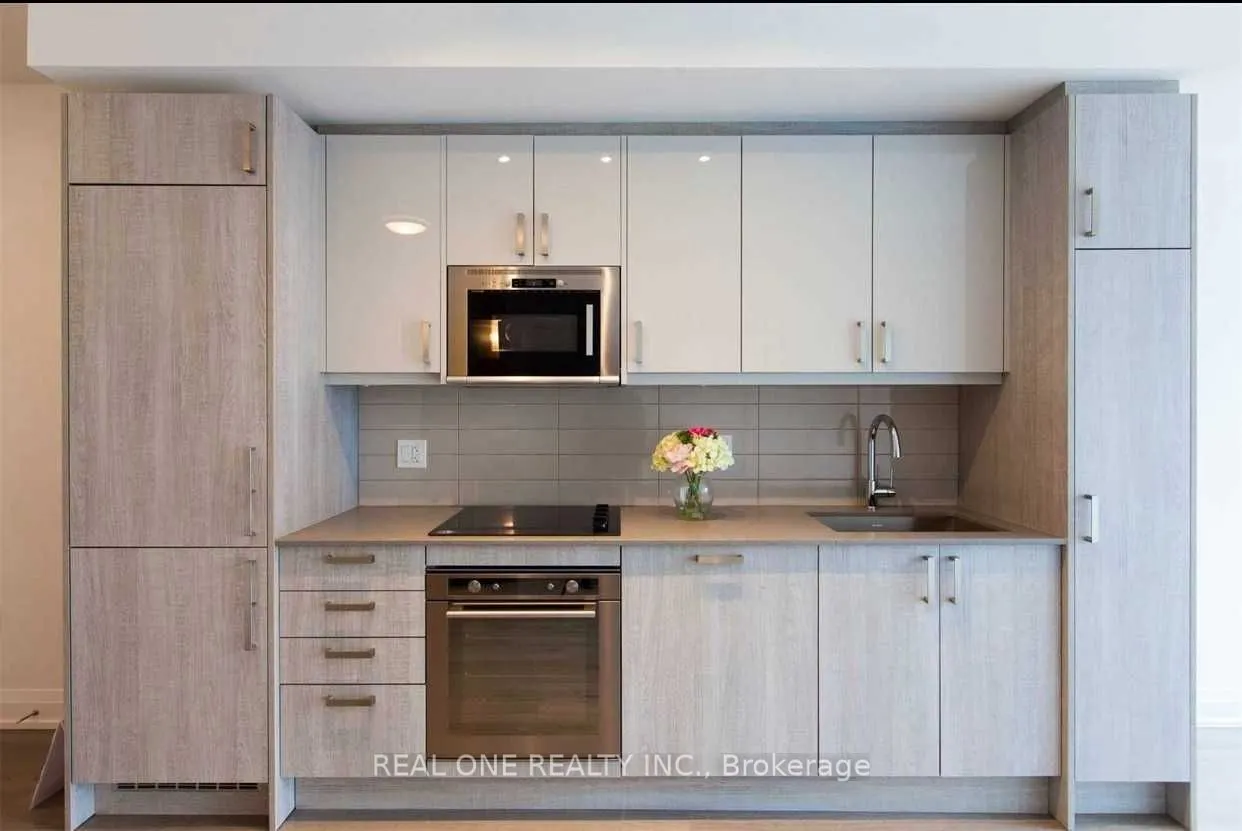 77 Mutual Street, #1111