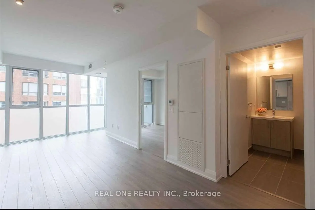 77 Mutual Street, #1111