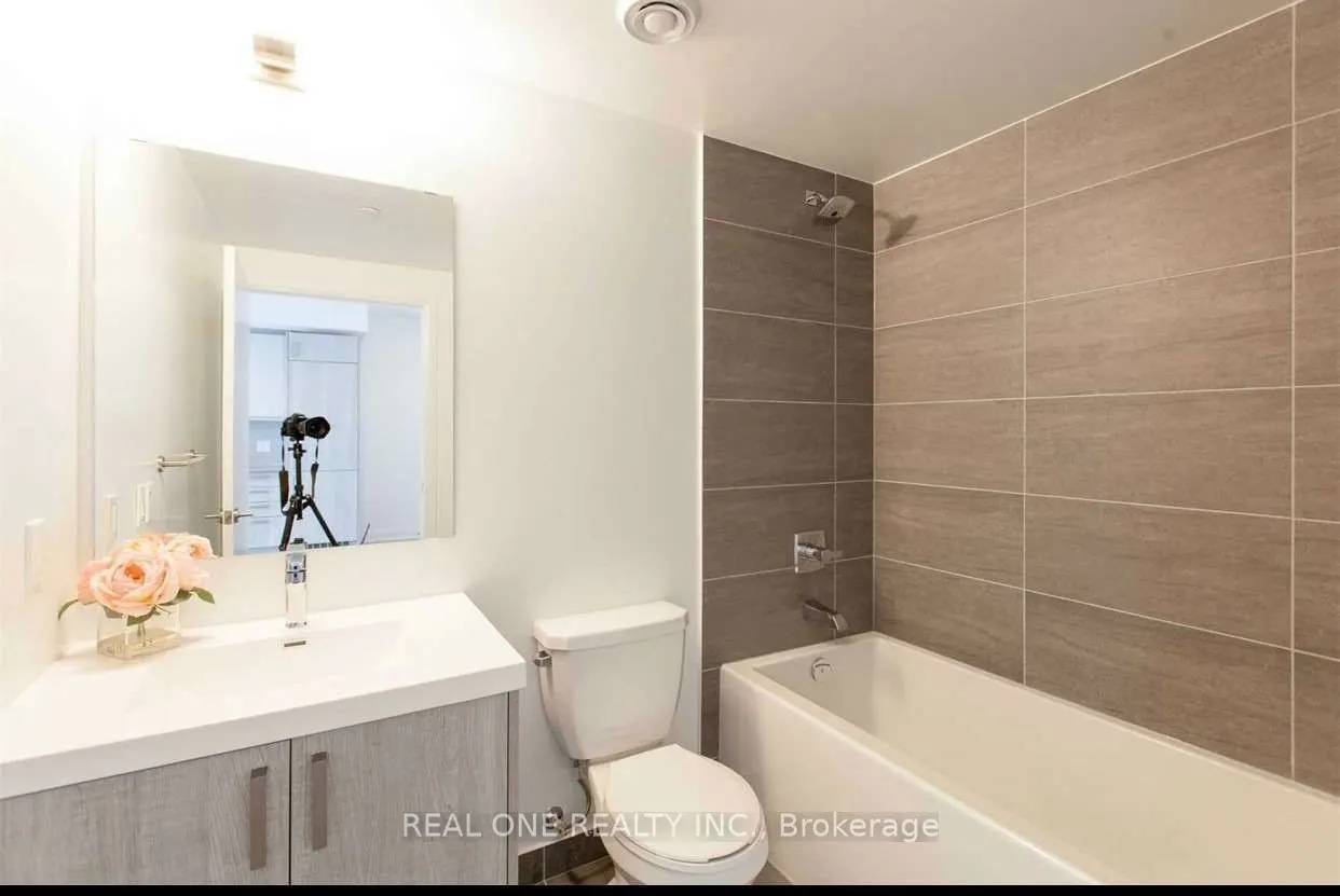 77 Mutual Street, #1111