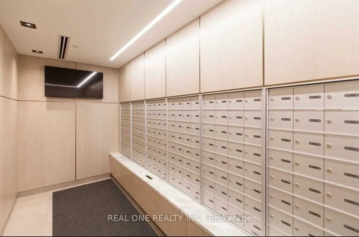 77 Mutual Street, #1111