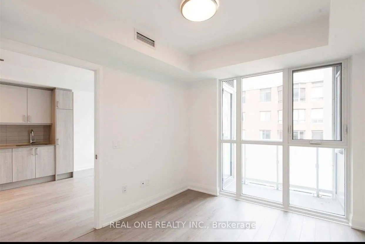 77 Mutual Street, #1111