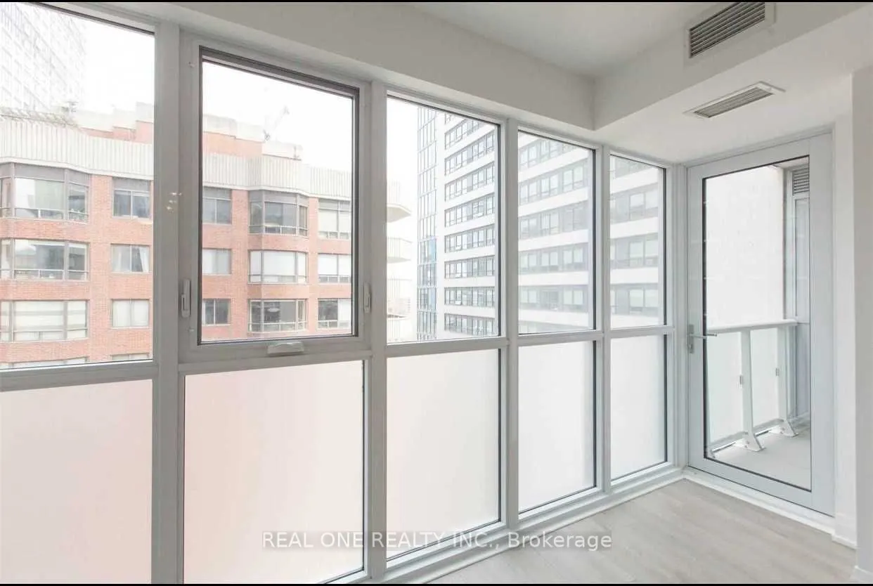 77 Mutual Street, #1111