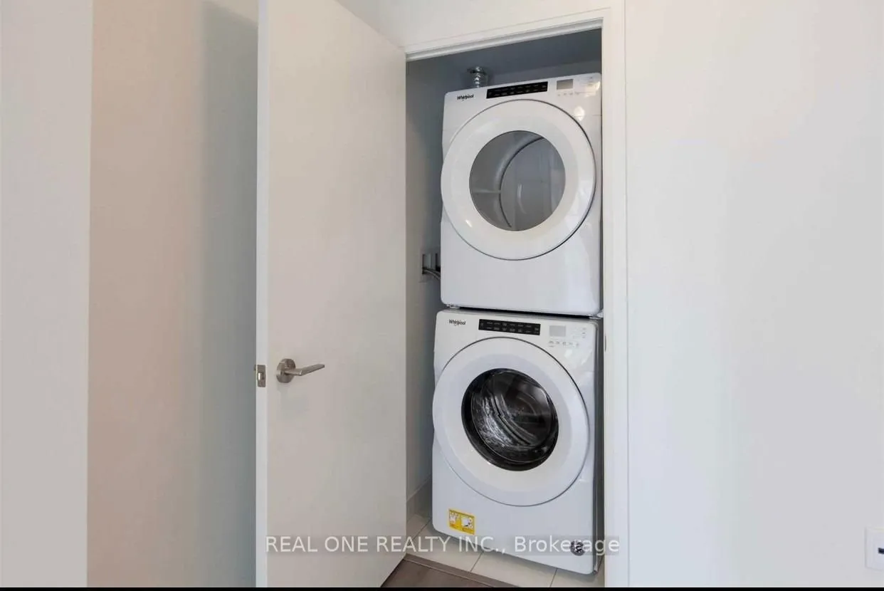 77 Mutual Street, #1111