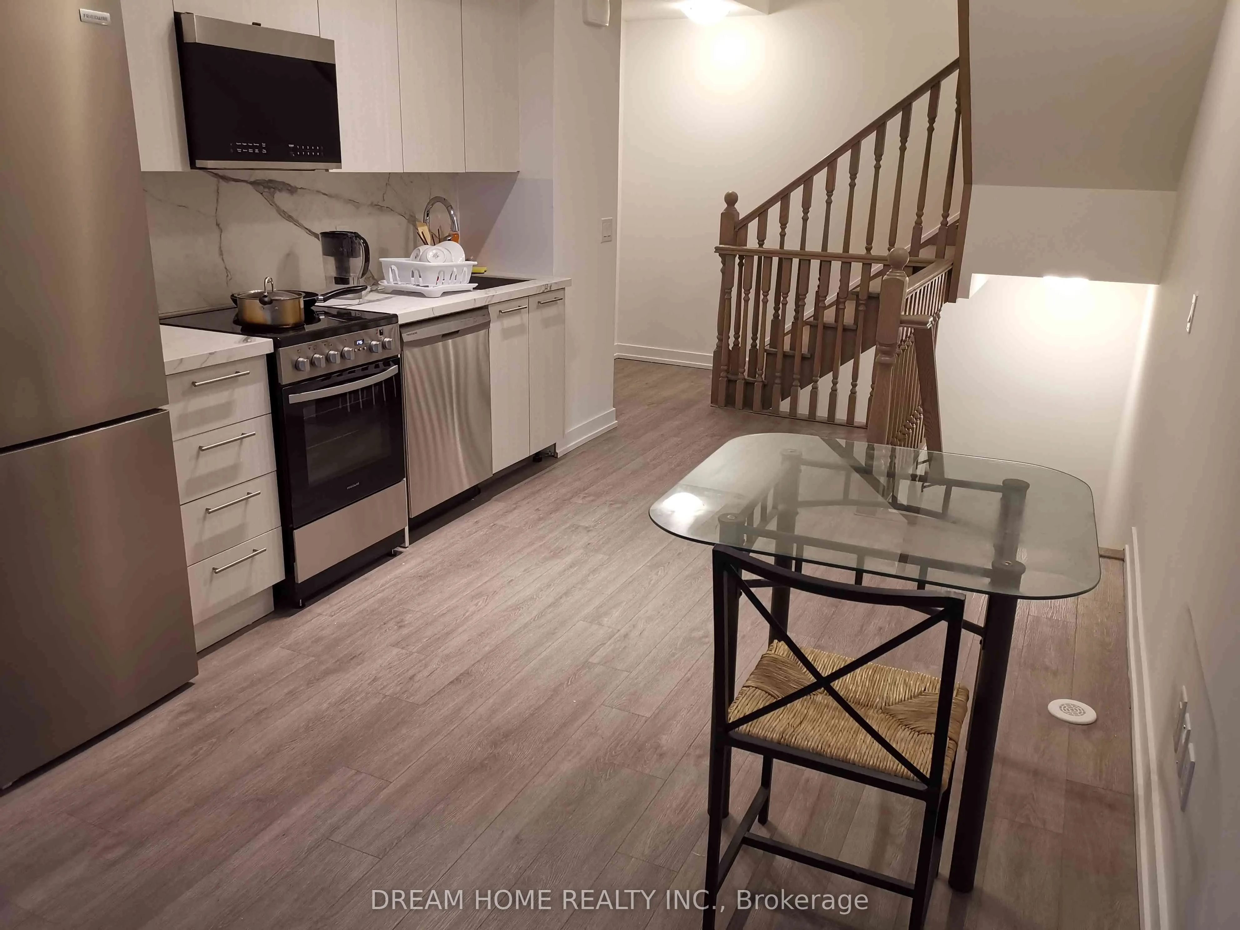 871 Sheppard Avenue W, #32