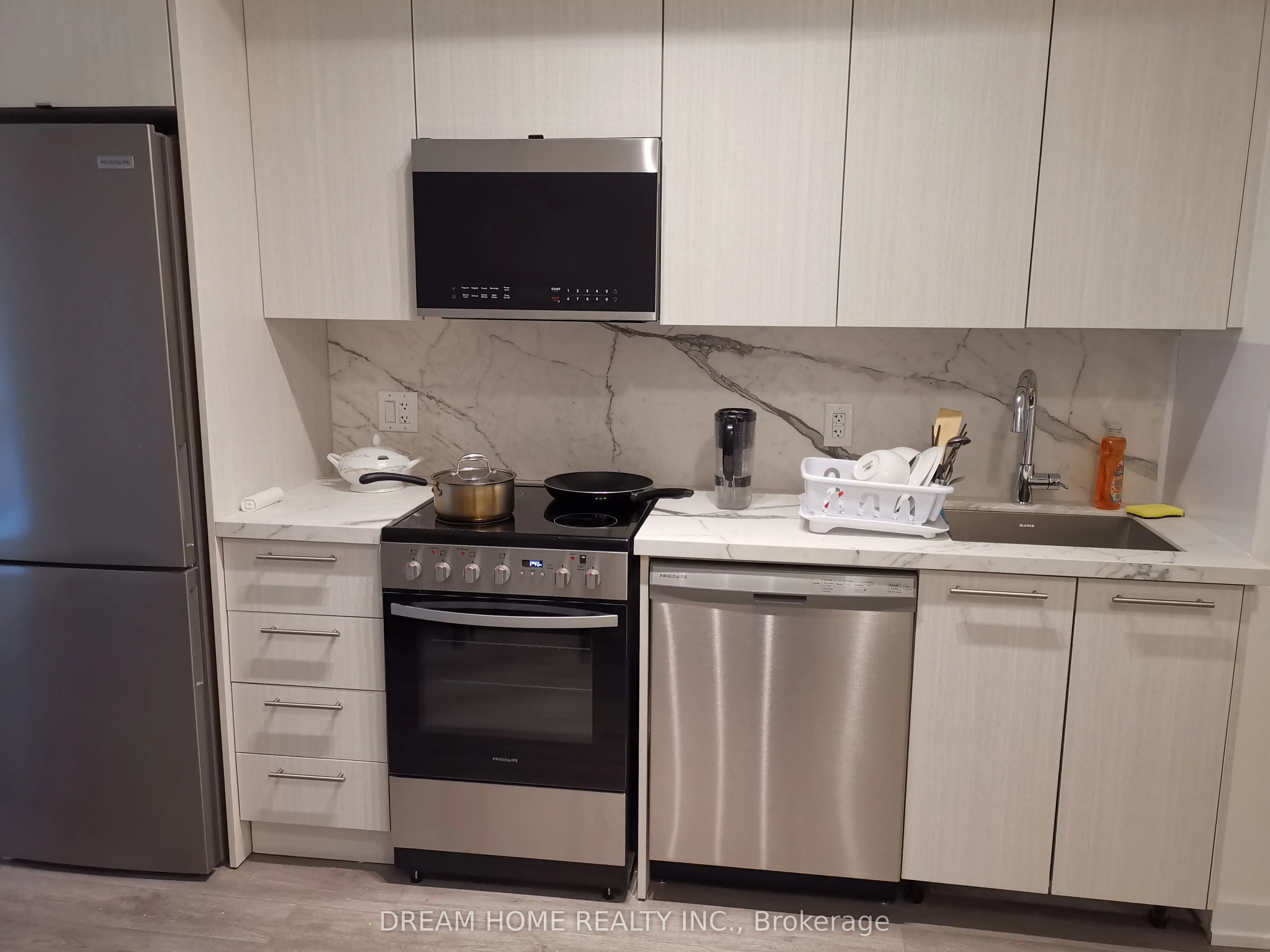 871 Sheppard Avenue W, #32