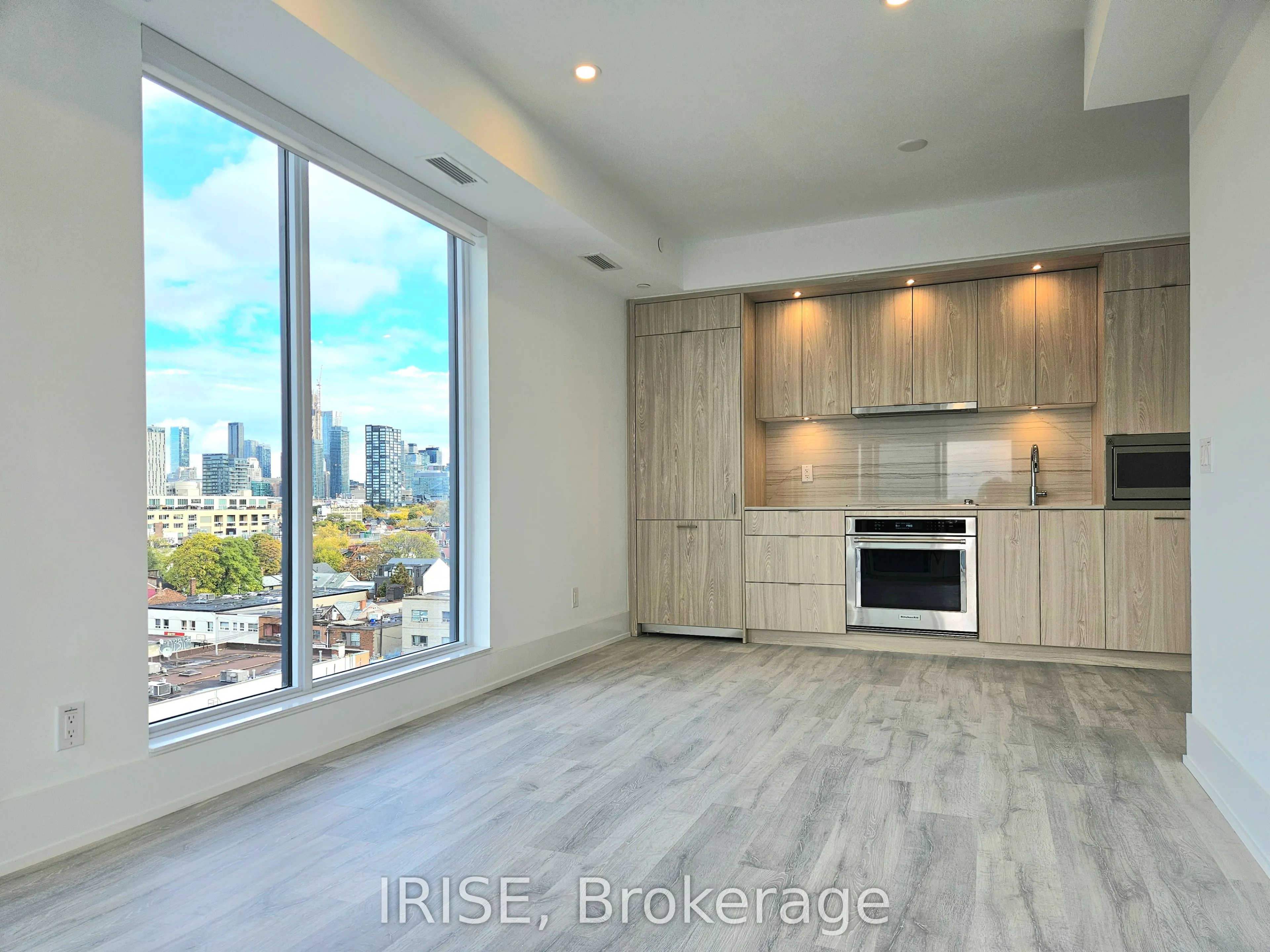 115 Denison Avenue, #812