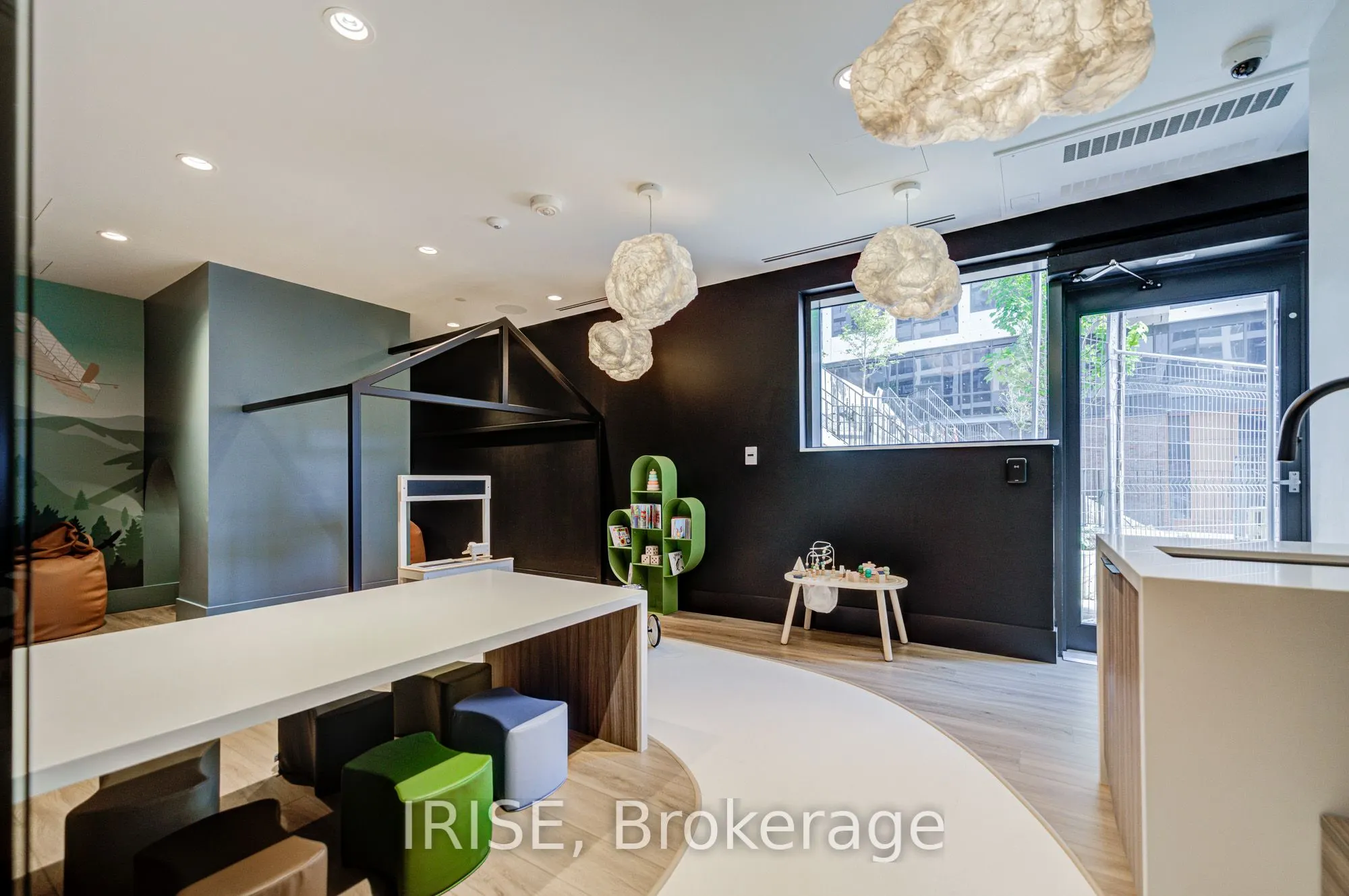 115 Denison Avenue, #812