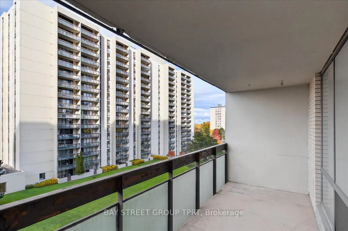 350 Seneca Hill Drive, #504