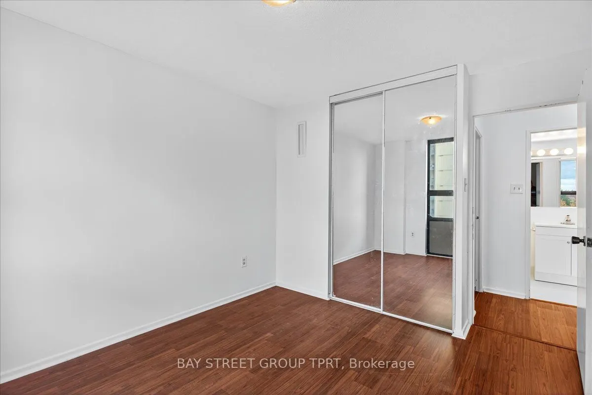 350 Seneca Hill Drive, #504