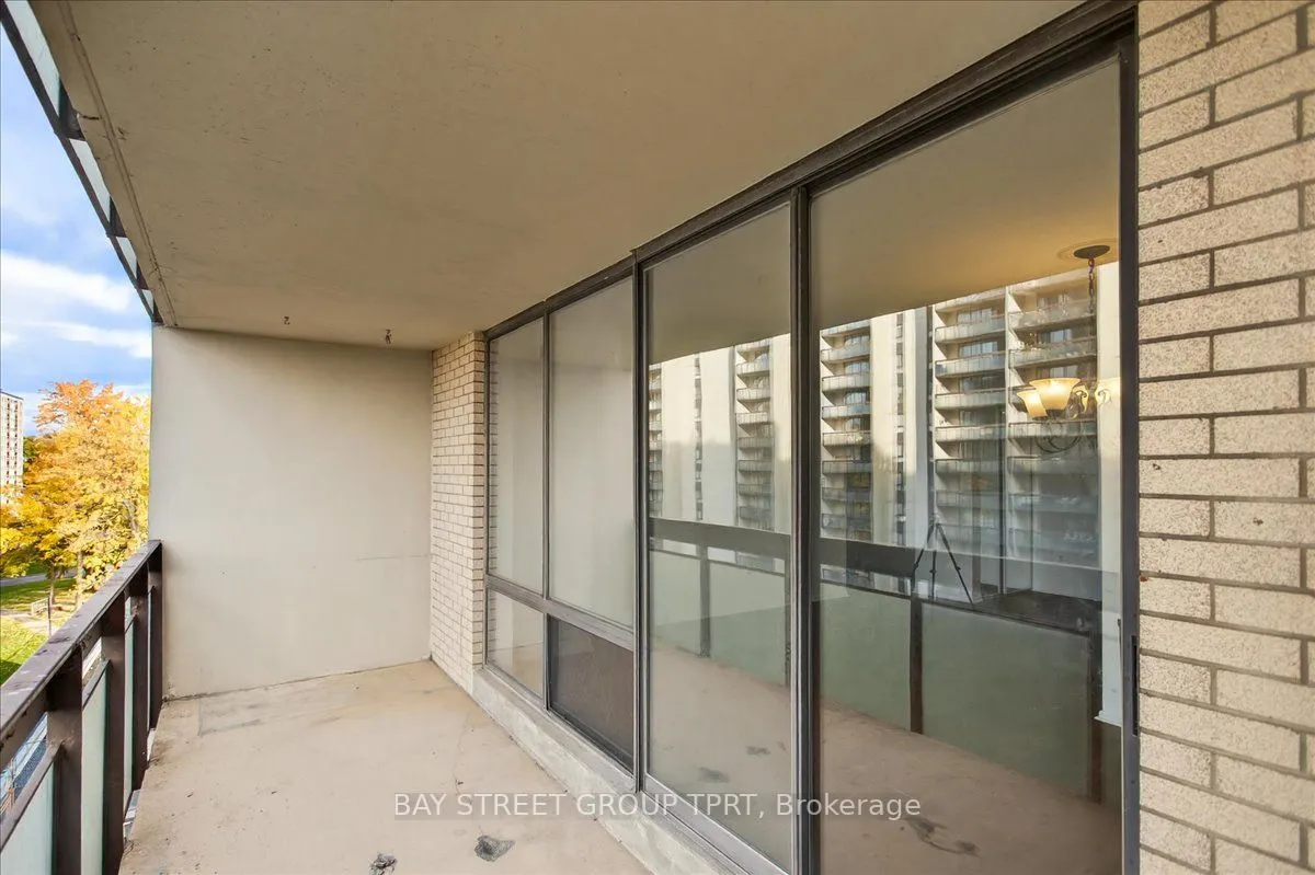 350 Seneca Hill Drive, #504