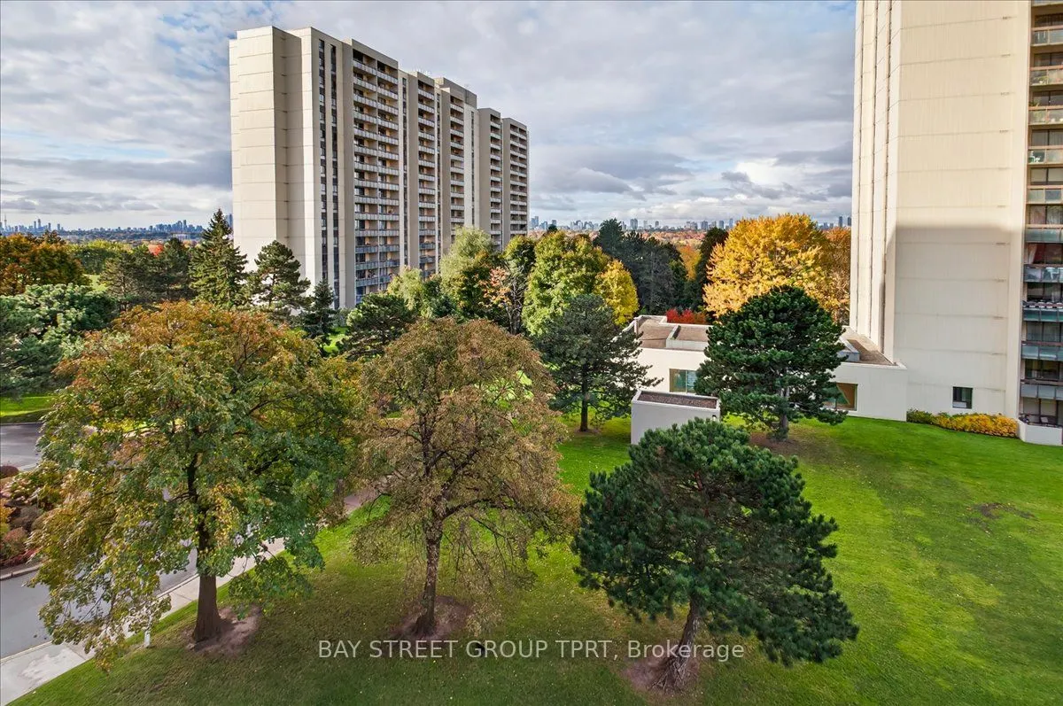 350 Seneca Hill Drive, #504